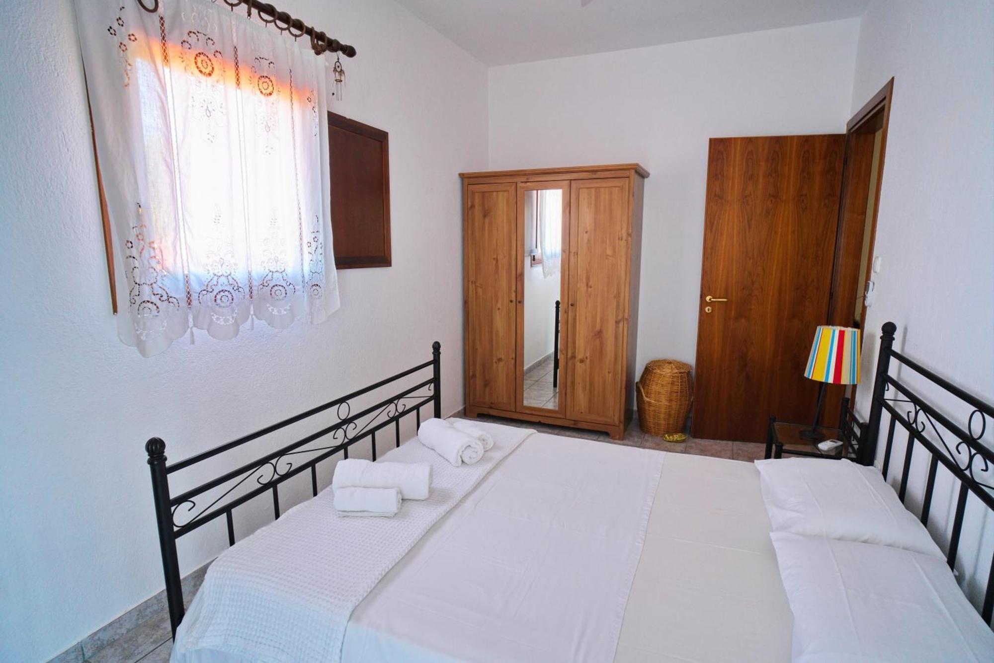 Beachfront With Huge Garden, 3br, Halkidiki * Nea Roda