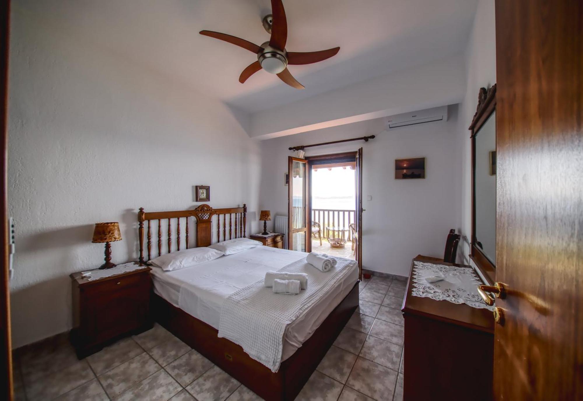 Beachfront With Huge Garden, 3br, Halkidiki