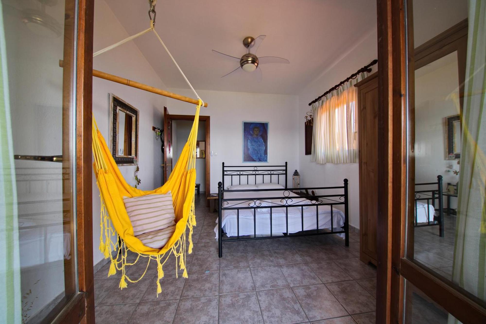 Beachfront With Huge Garden, 3br, Halkidiki Holiday home