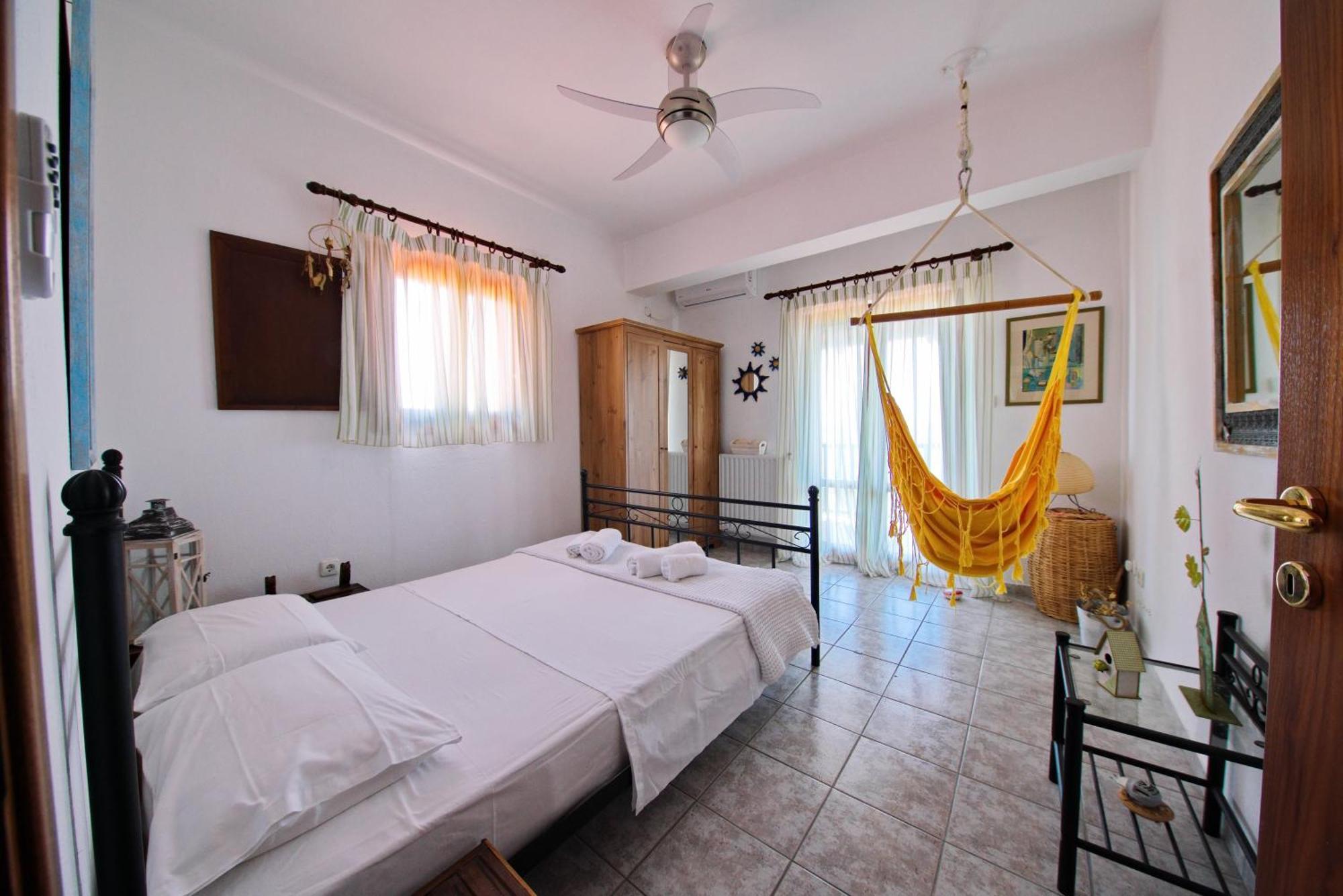 Holiday home Beachfront With Huge Garden, 3br, Halkidiki Nea Roda