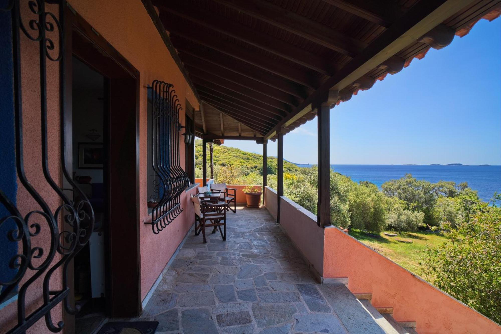 Beachfront With Huge Garden, 3br, Halkidiki * Nea Roda