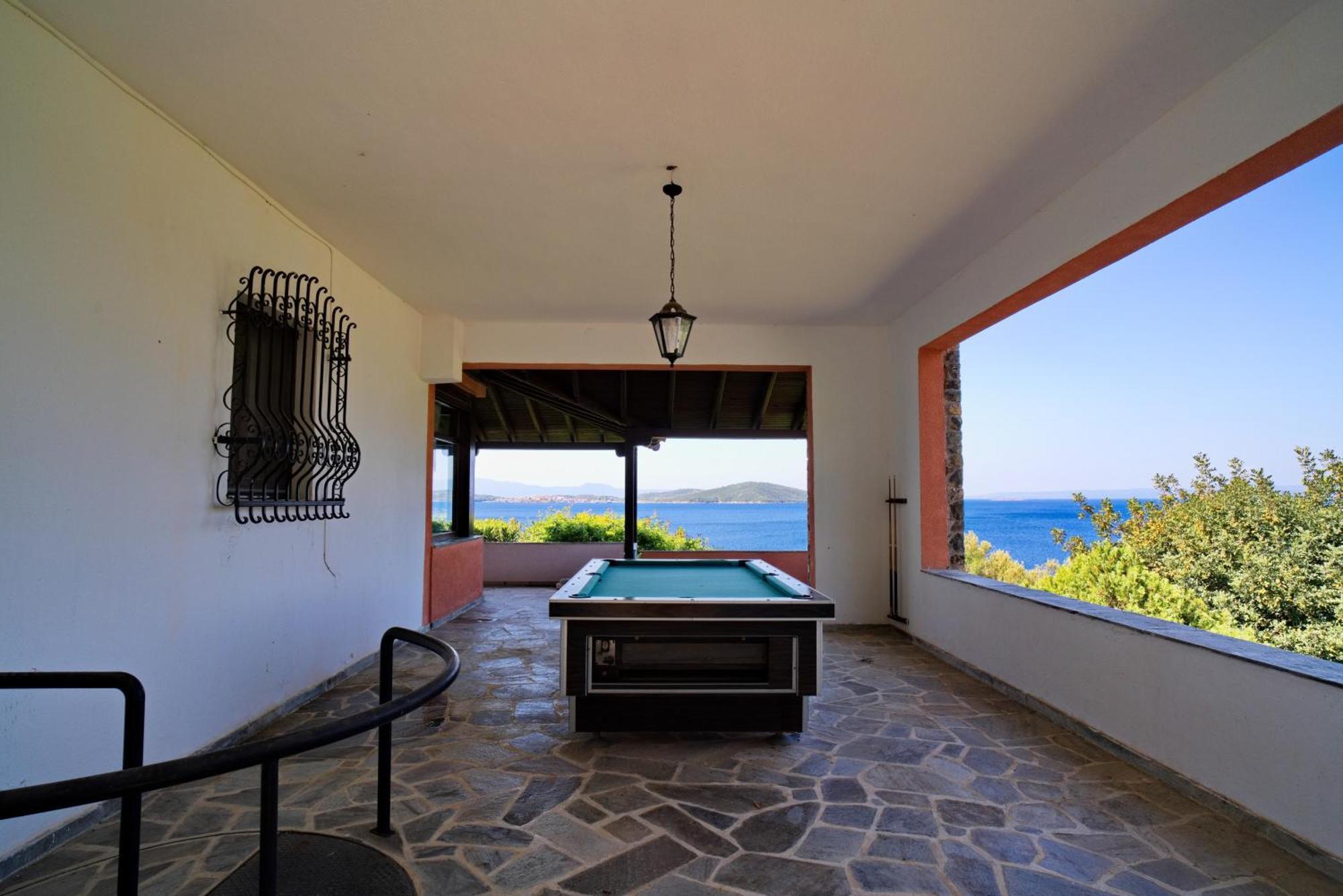 Beachfront With Huge Garden, 3br, Halkidiki Holiday home Nea Roda