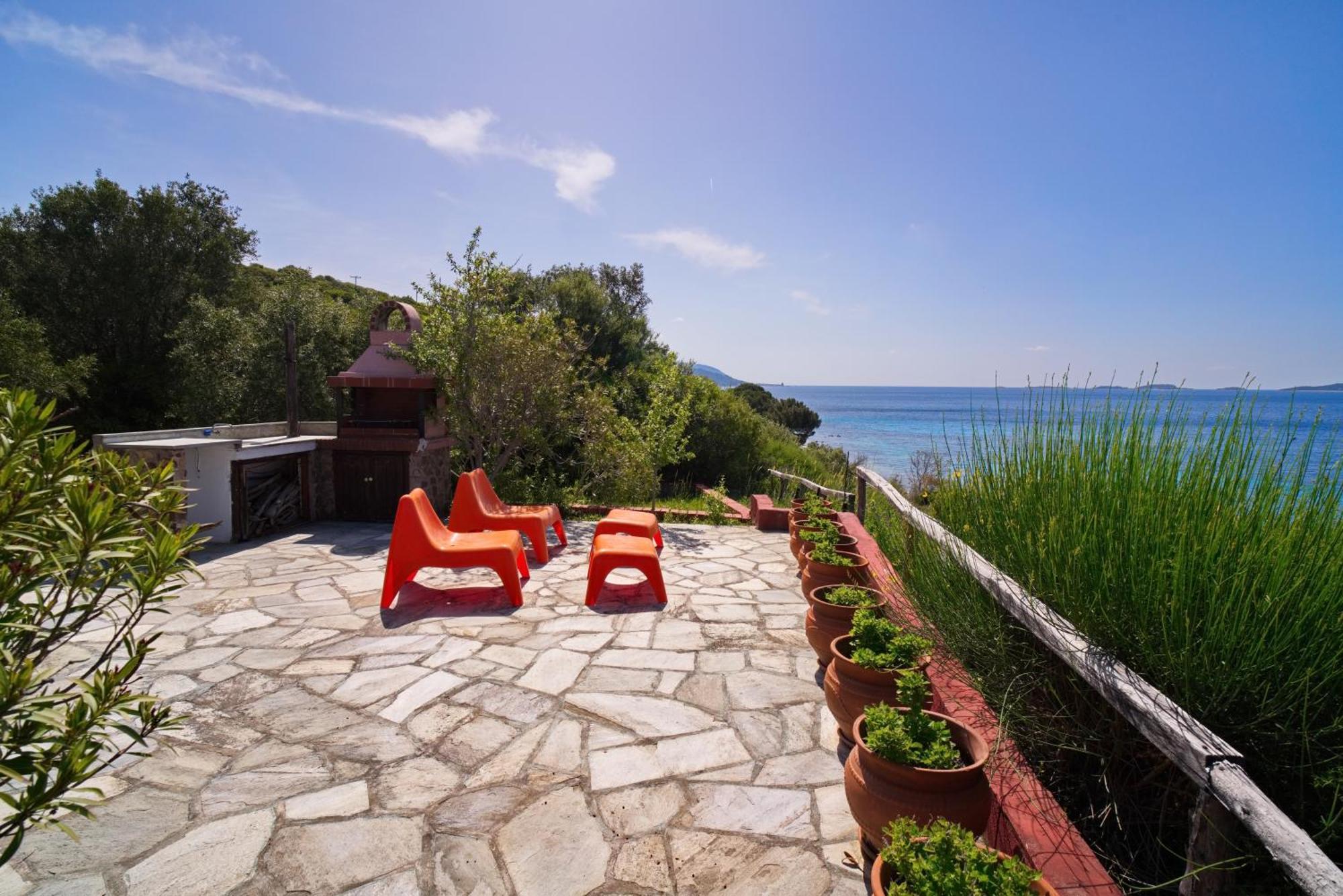 Beachfront With Huge Garden, 3br, Halkidiki Nea Roda