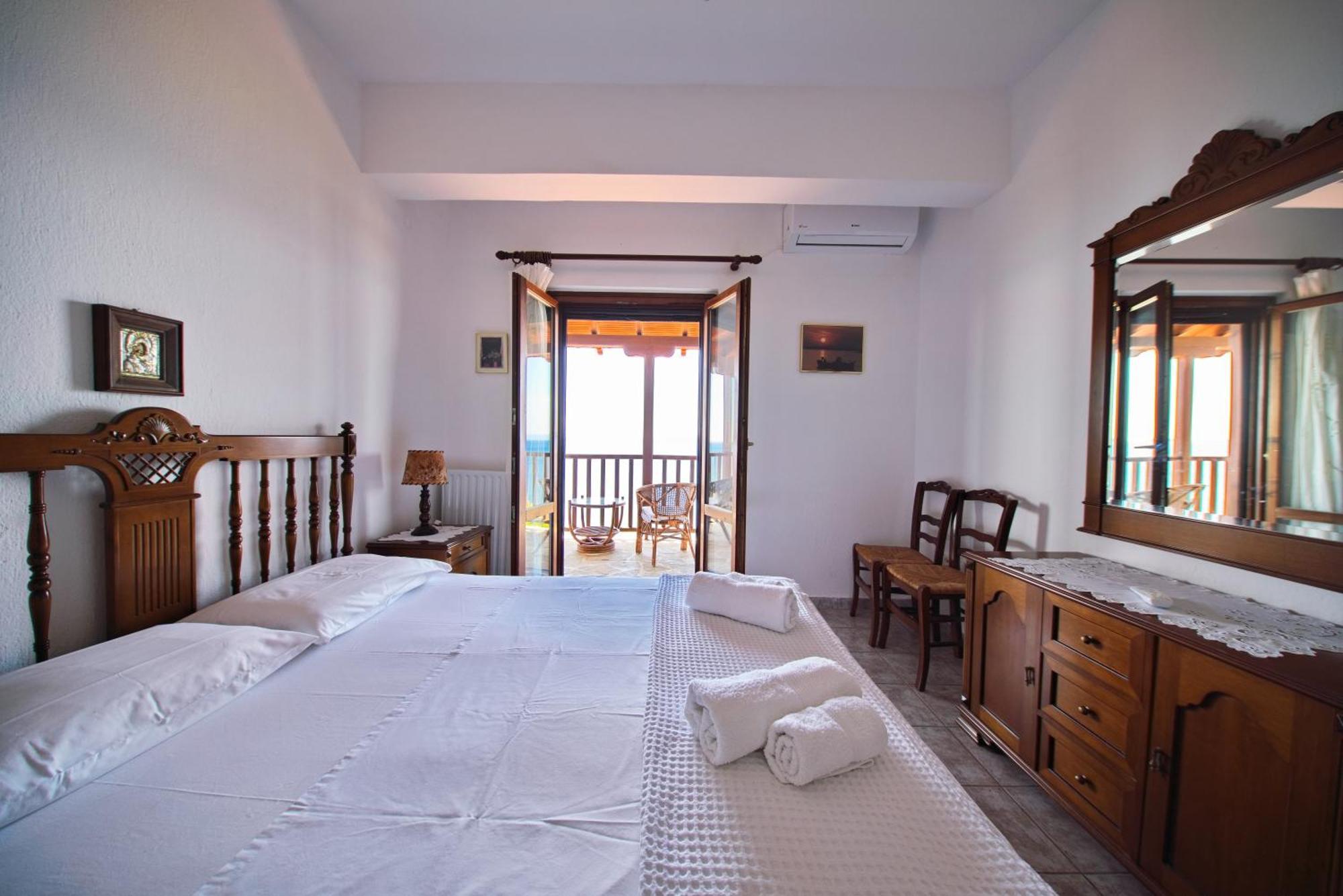 Beachfront With Huge Garden, 3br, Halkidiki * Nea Roda
