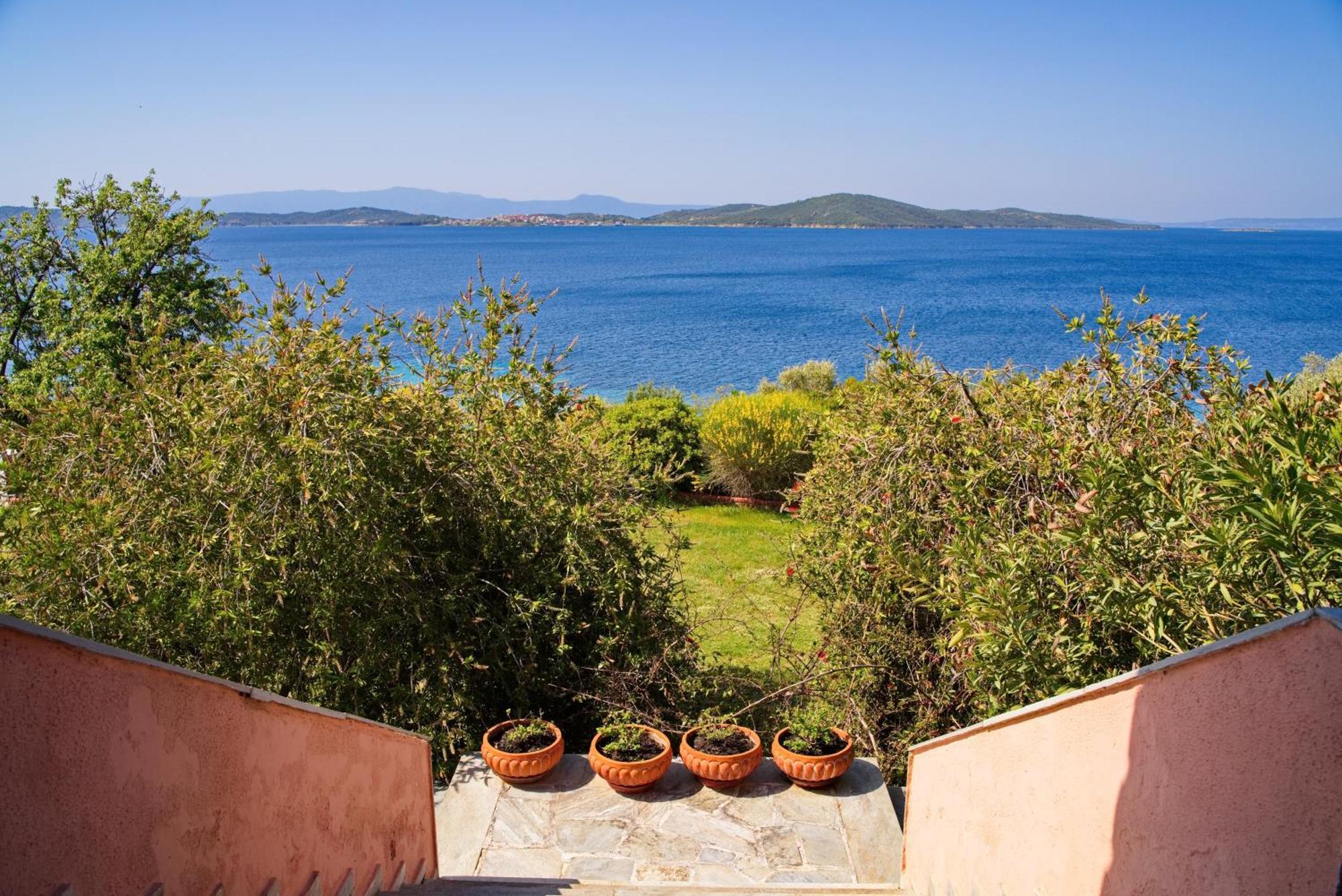 Beachfront With Huge Garden, 3br, Halkidiki *