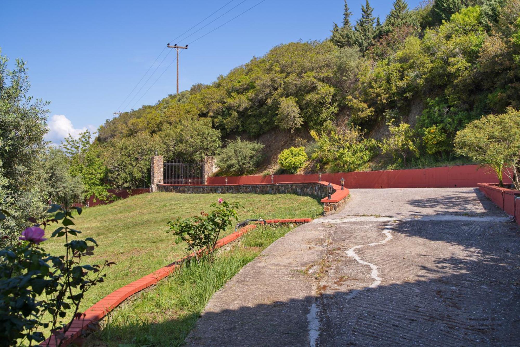 Beachfront With Huge Garden, 3br, Halkidiki