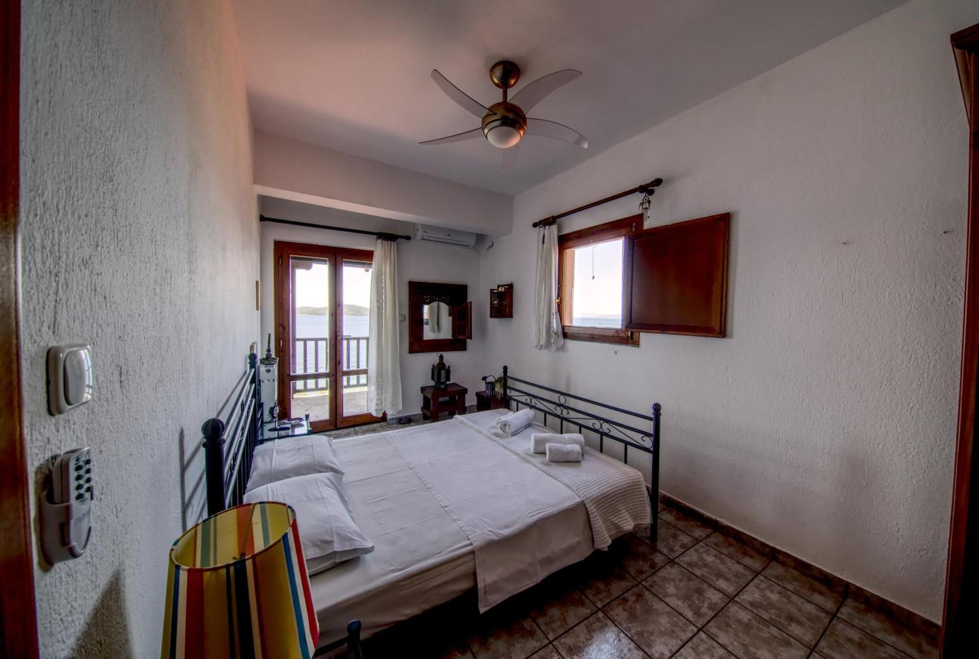 Beachfront With Huge Garden, 3br, Halkidiki *