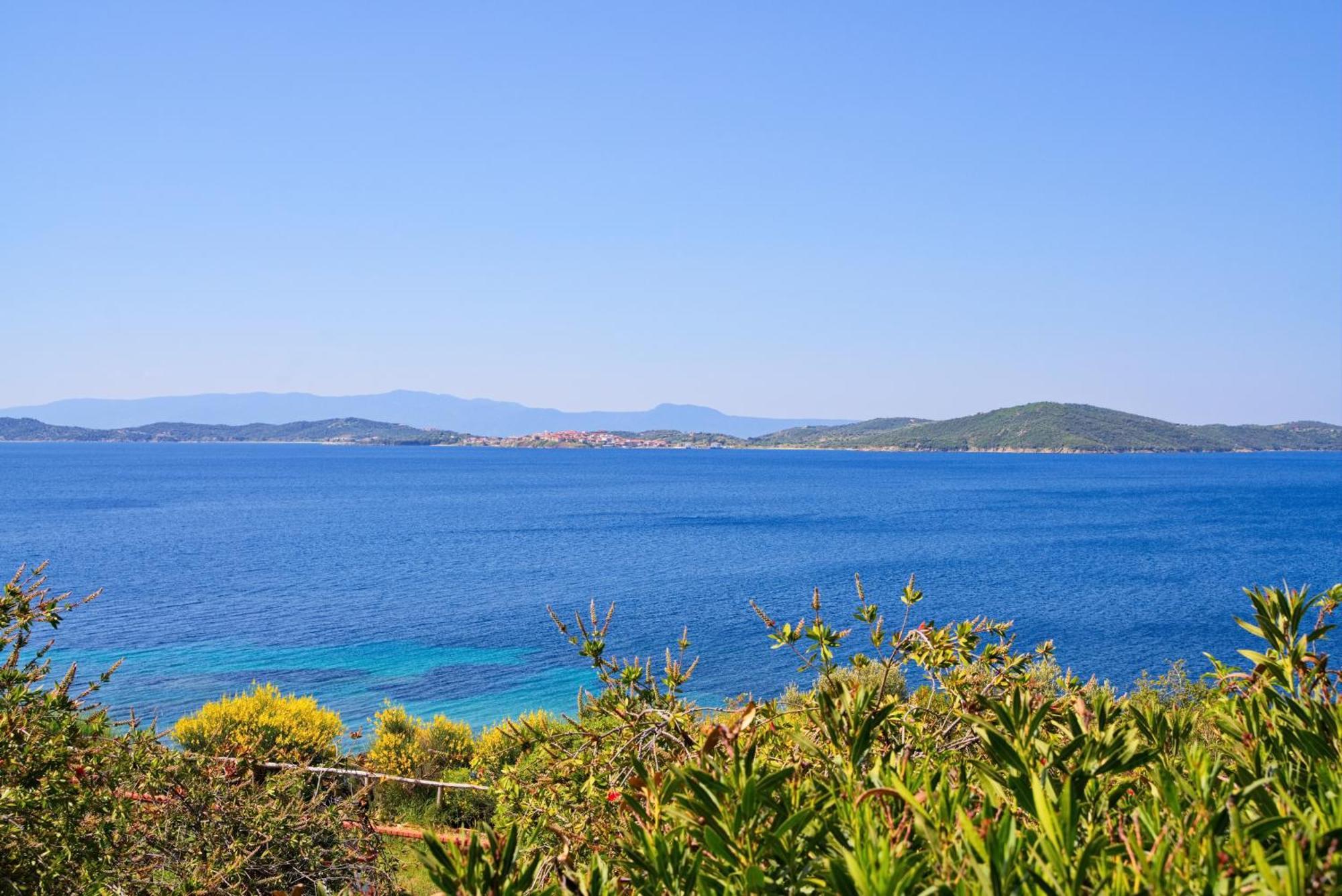 Beachfront With Huge Garden, 3br, Halkidiki