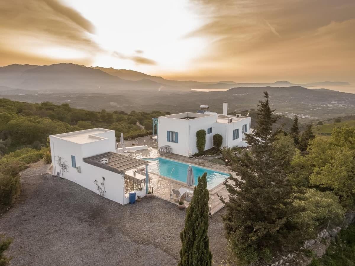 Bella - Your Ideal Oriental Greek Adventure *