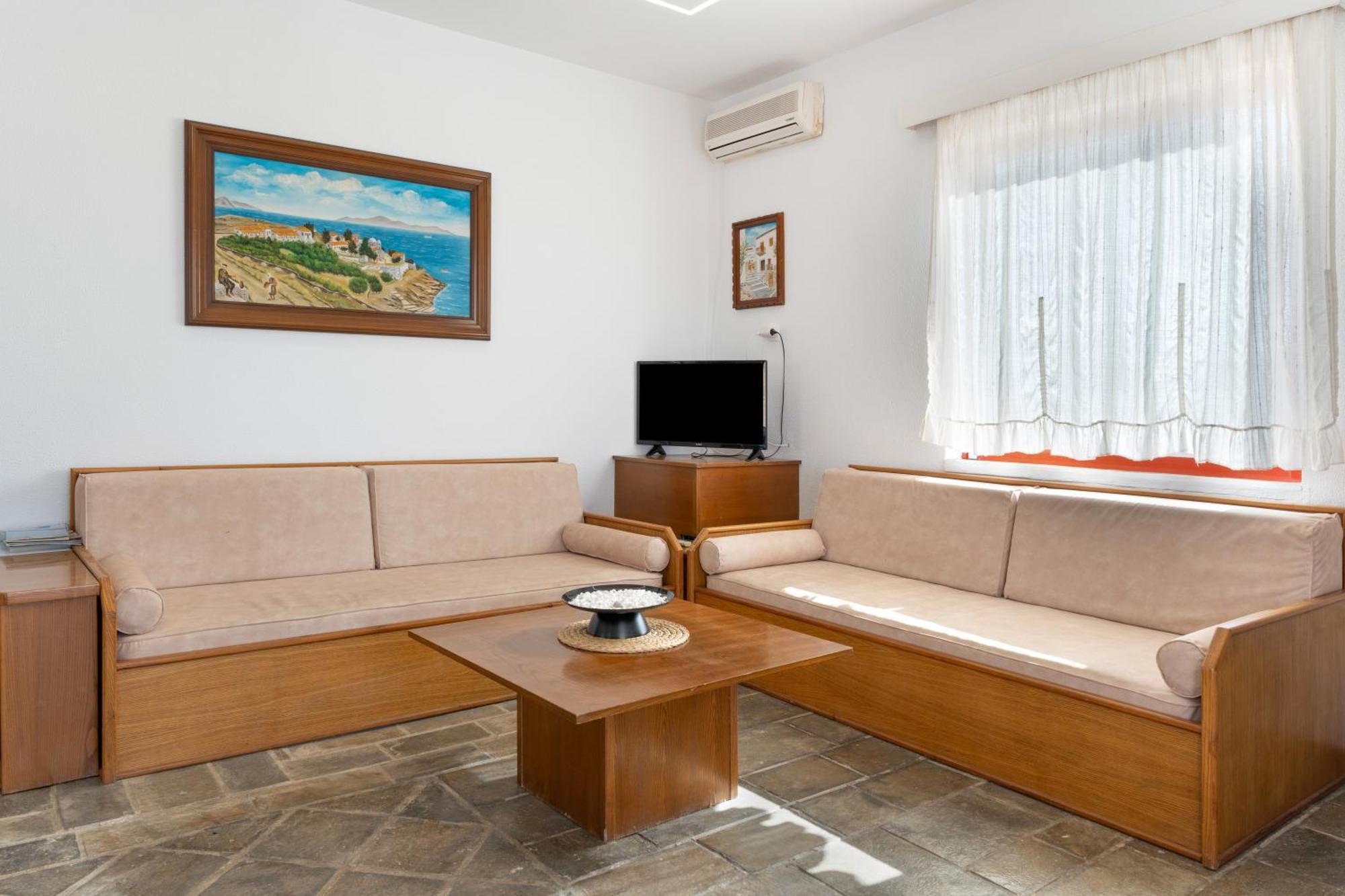 Christina 2 Kythnos Villa