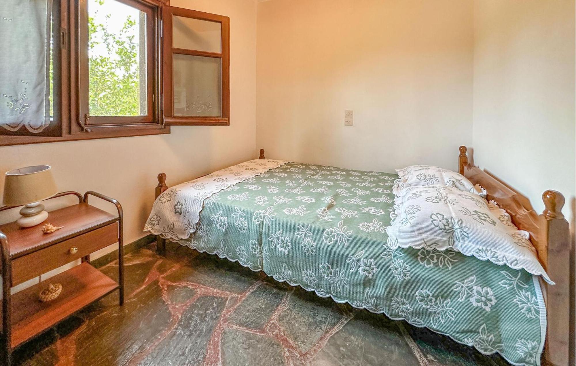 2 Bedroom Stunning In Astros Peloponnese Holiday home Koutroufa