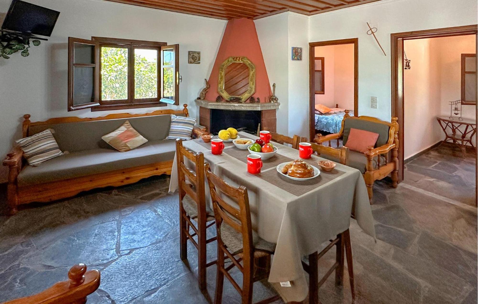 Holiday home 2 Bedroom Stunning In Astros Peloponnese