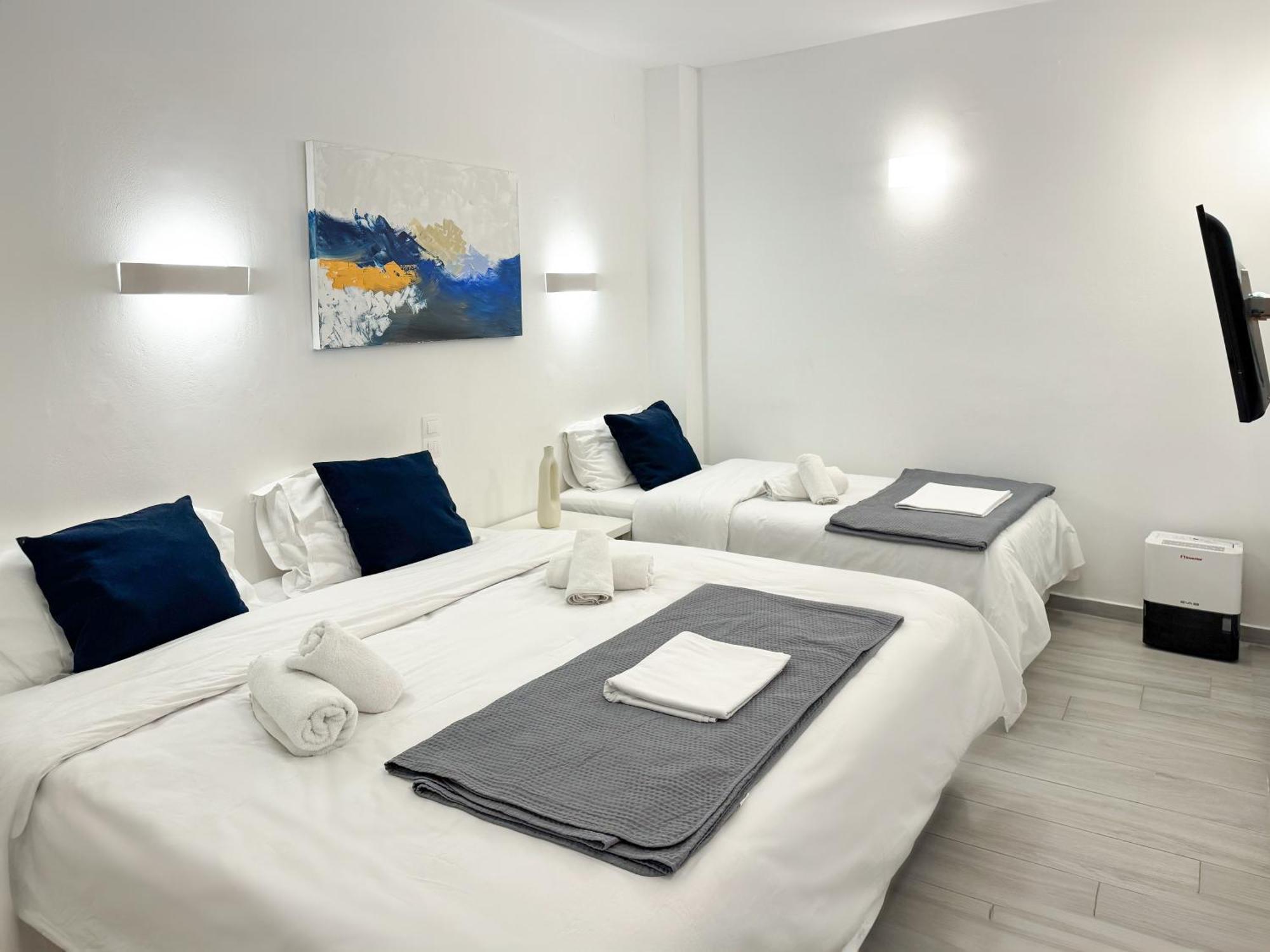 4 Apartment *