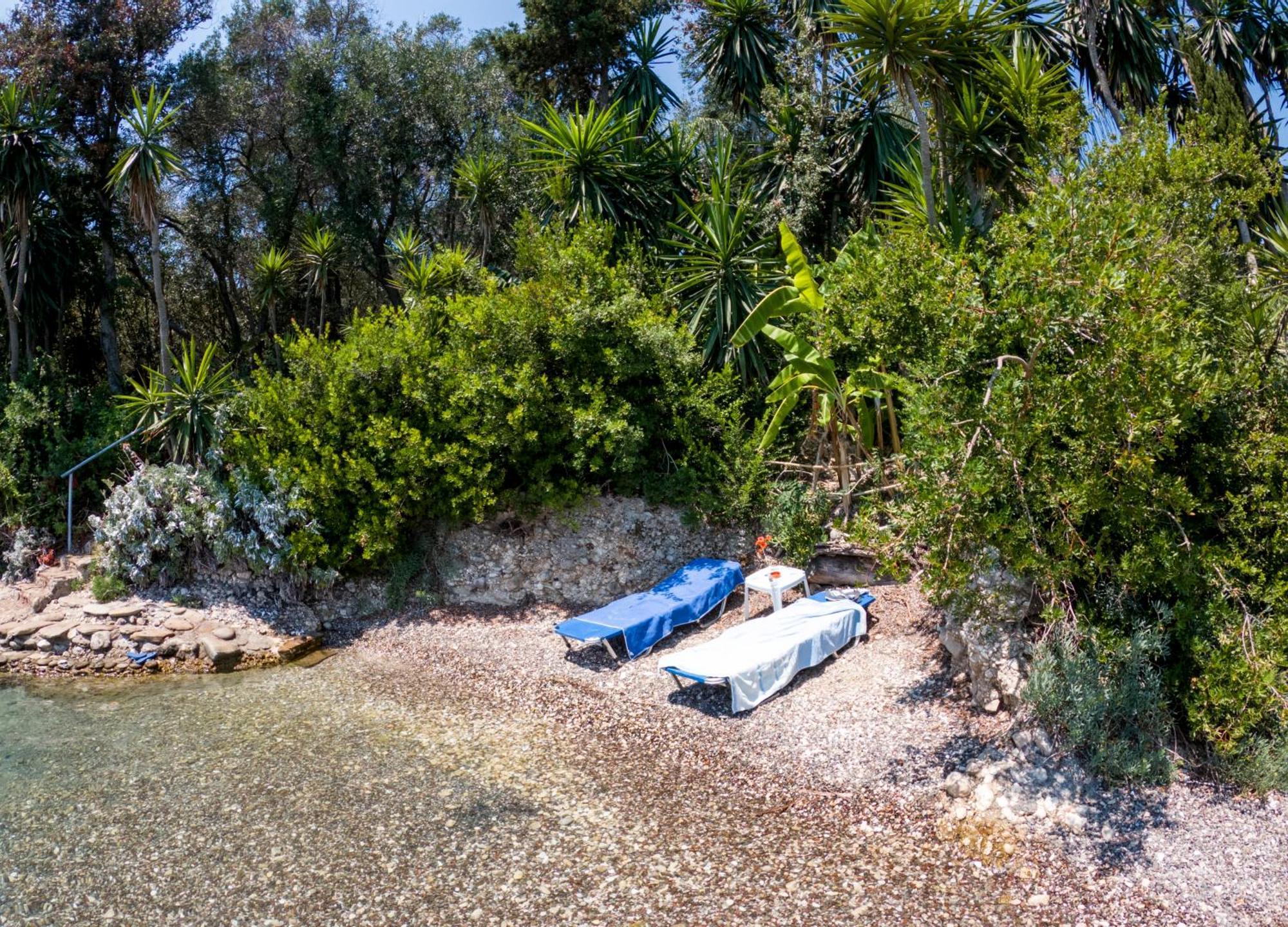 Markatis House With Views To Corfu East