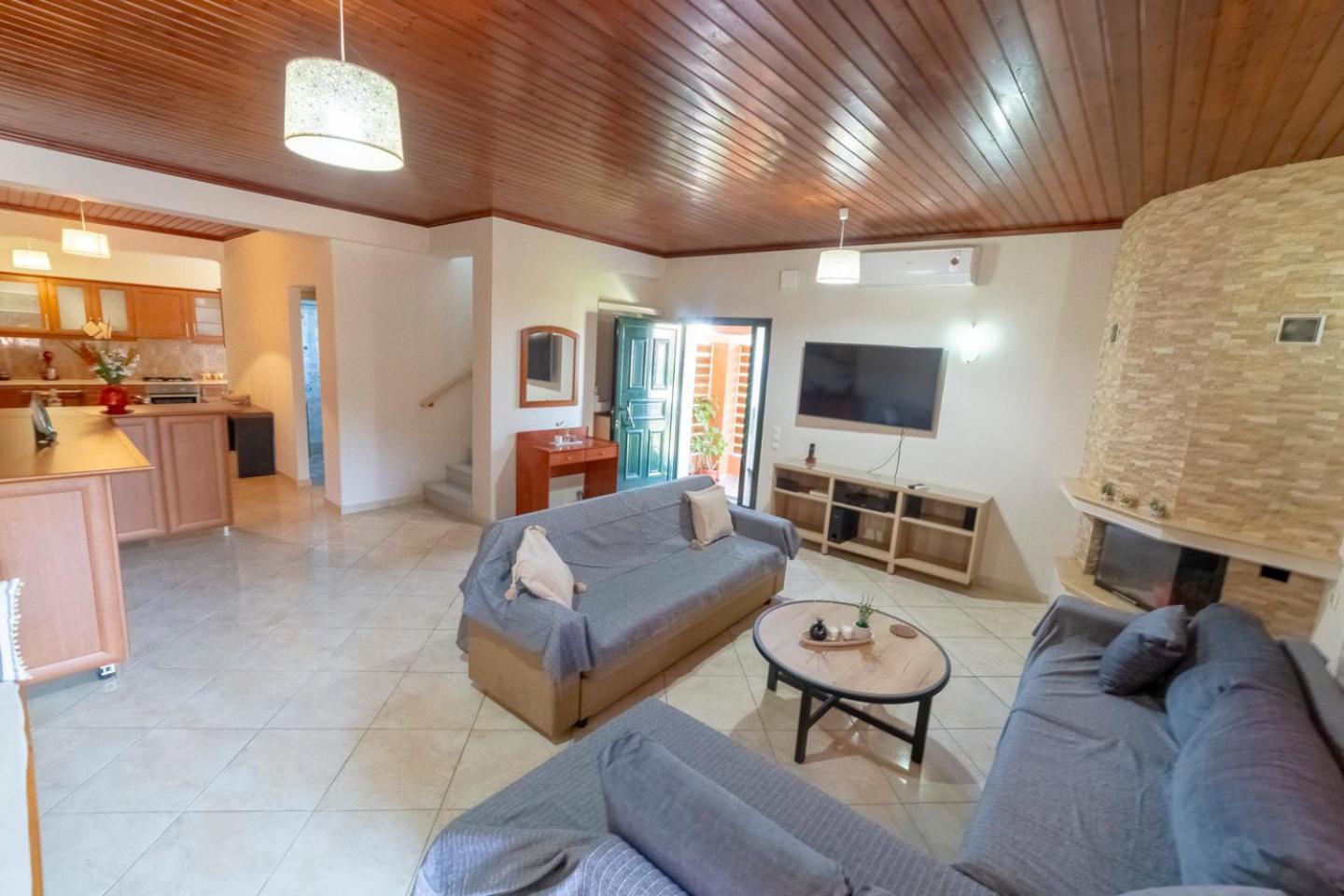 Markatis House With Views To Corfu East Holiday home *