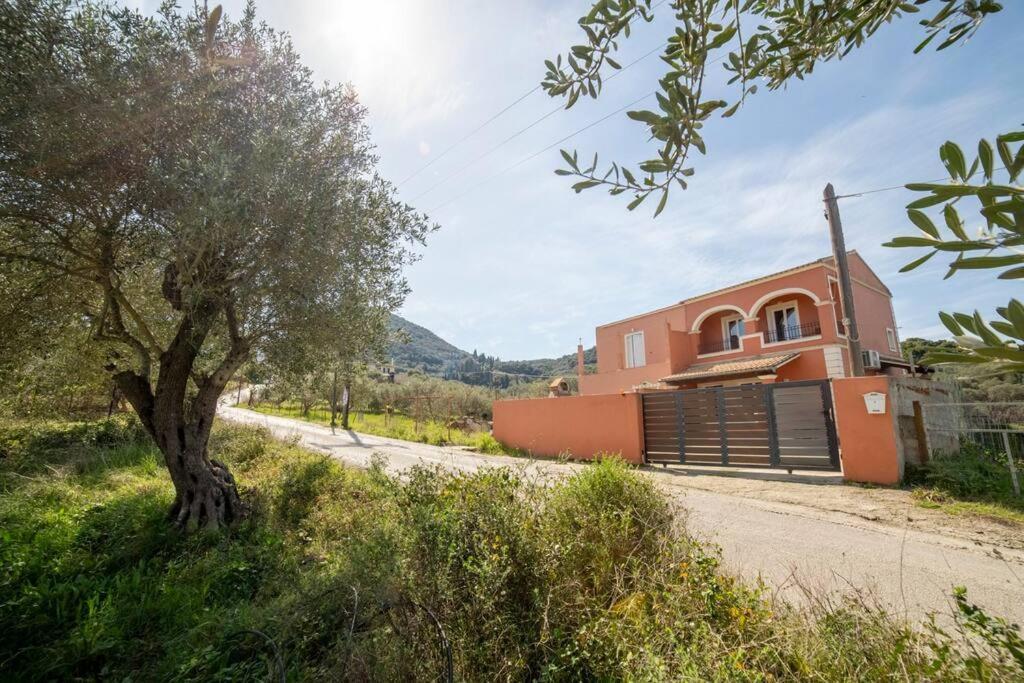 Markatis House With Views To Corfu East