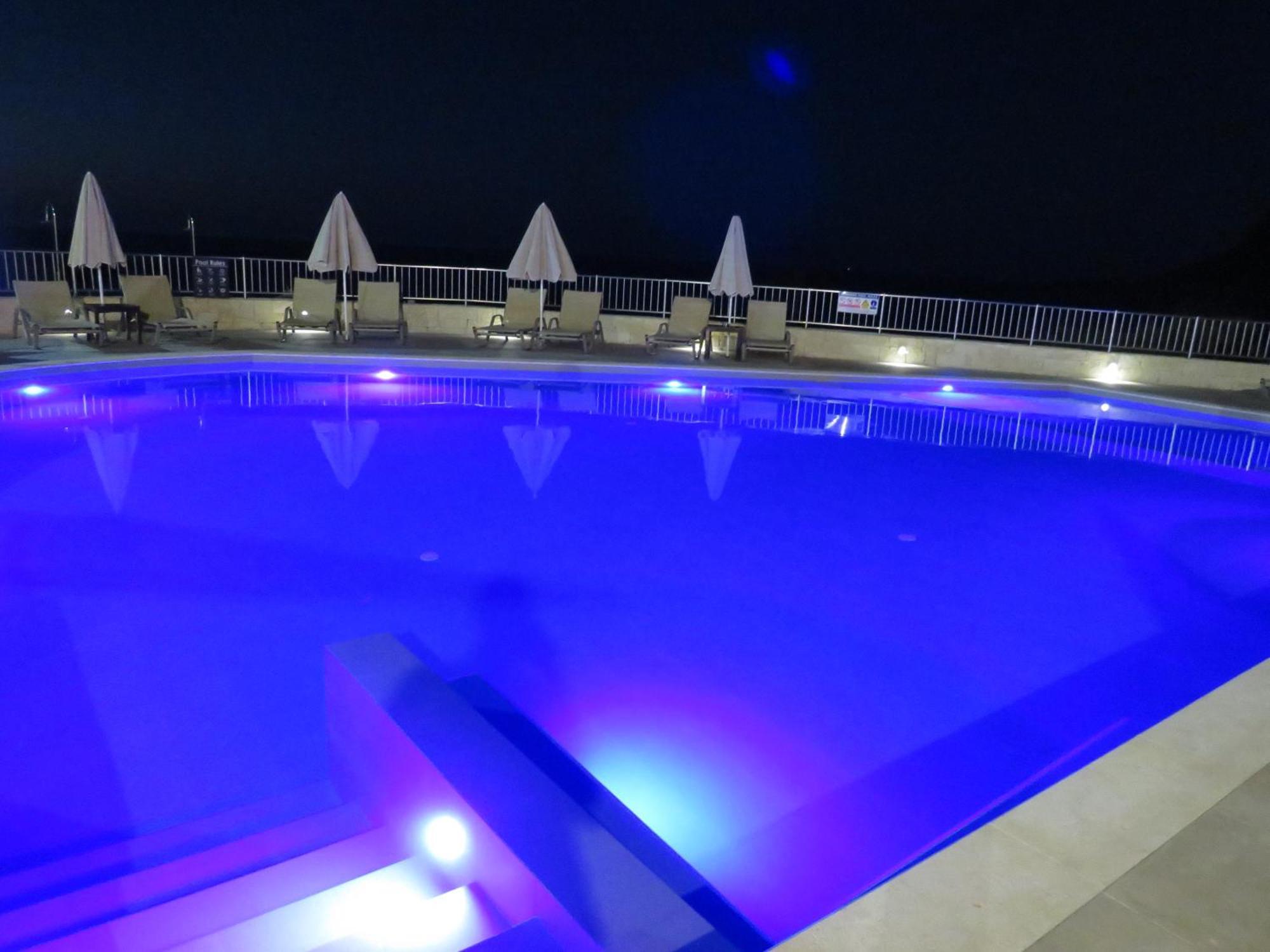 Blue Aparthotel 3*