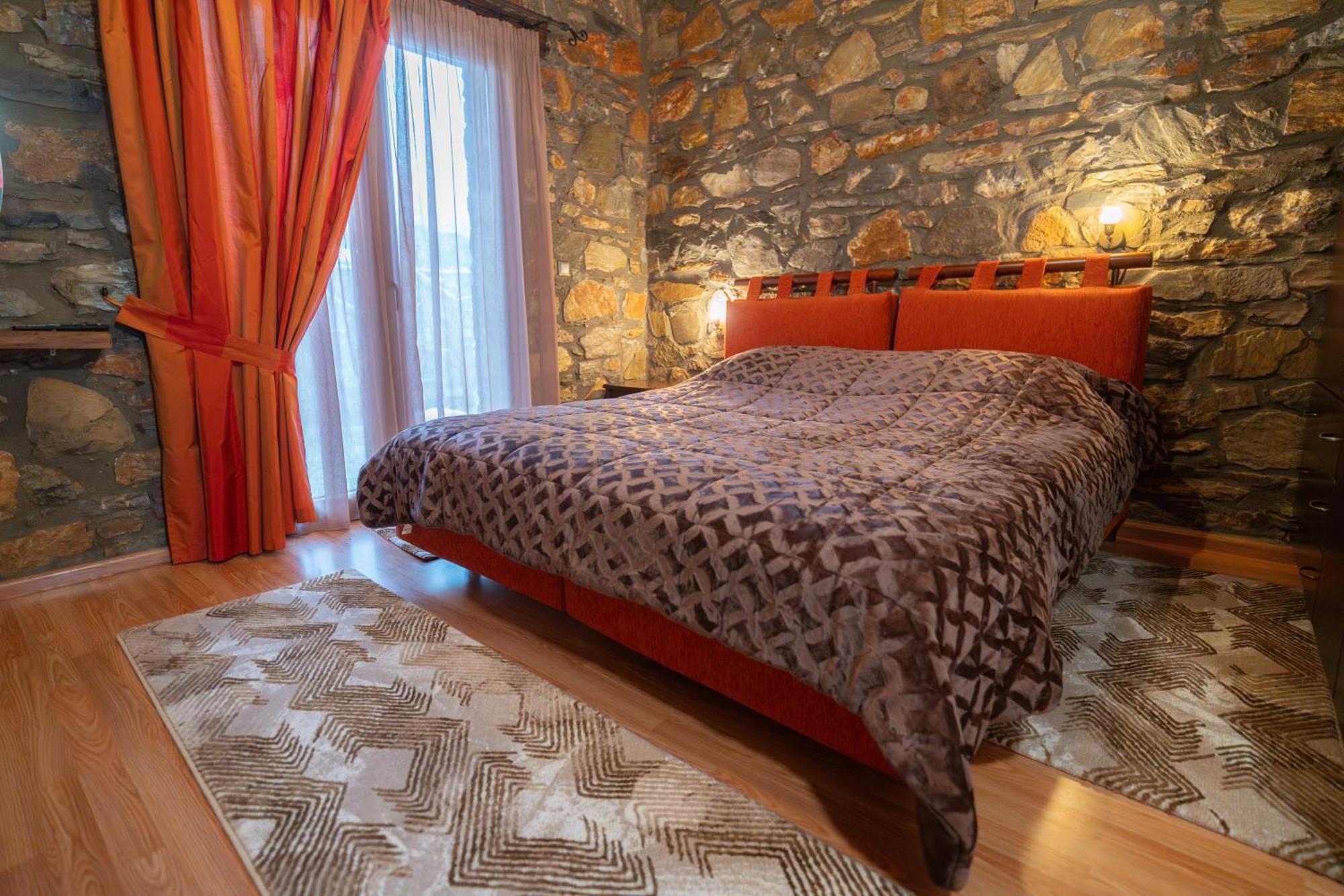 Remos Villas *