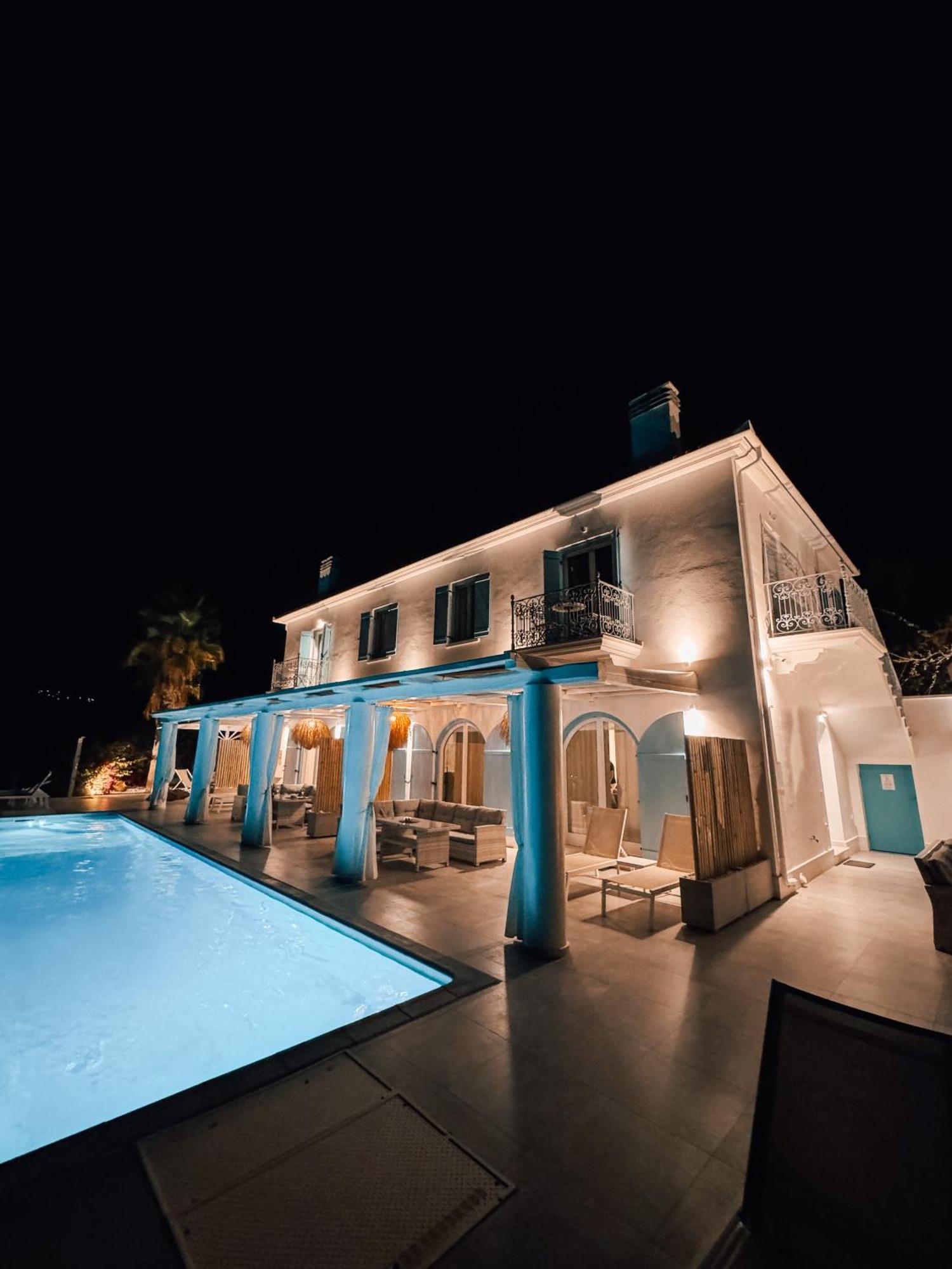 Luxury La (adults Only)