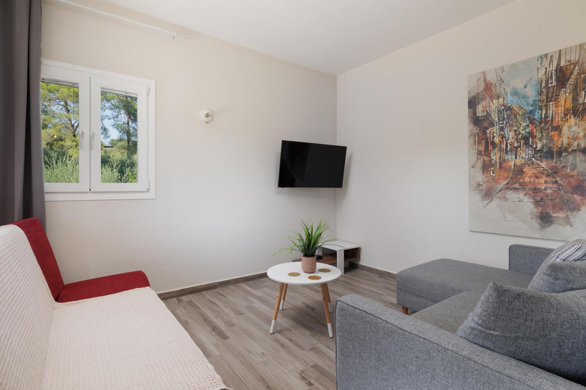 Sundial House Apartment Poulades