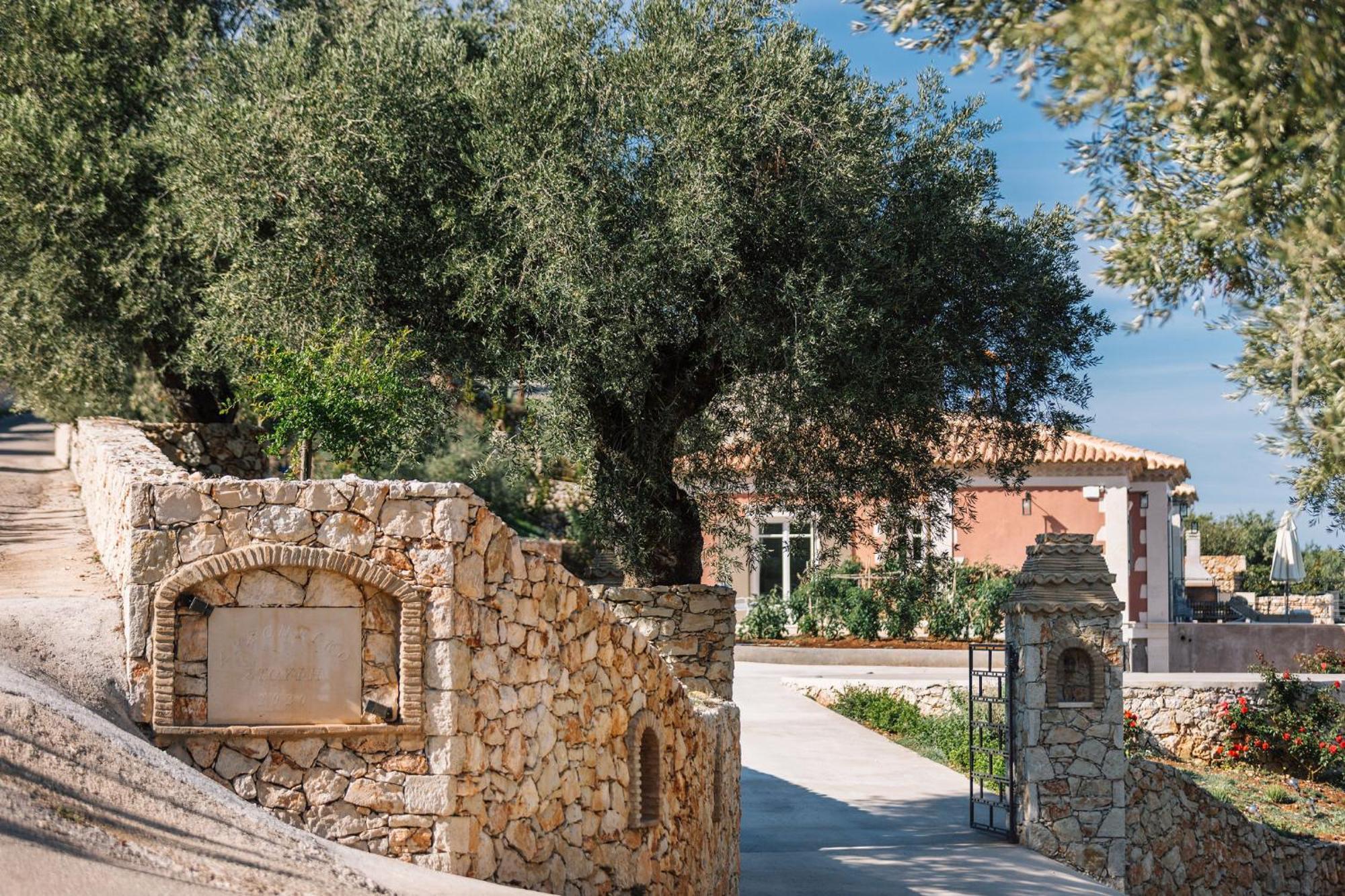 Archontiko Stoufi Luxury Villa *