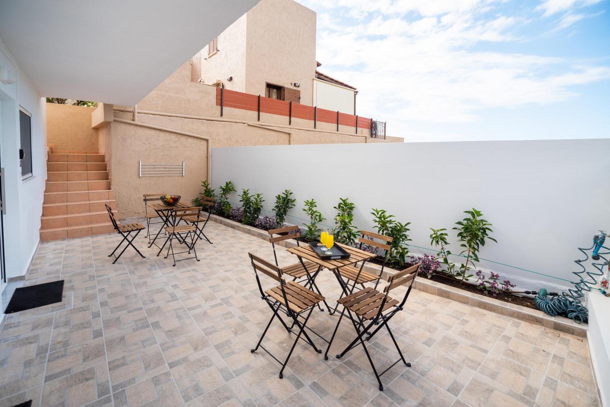 Athinais Apartment Hersonissos (Crete)