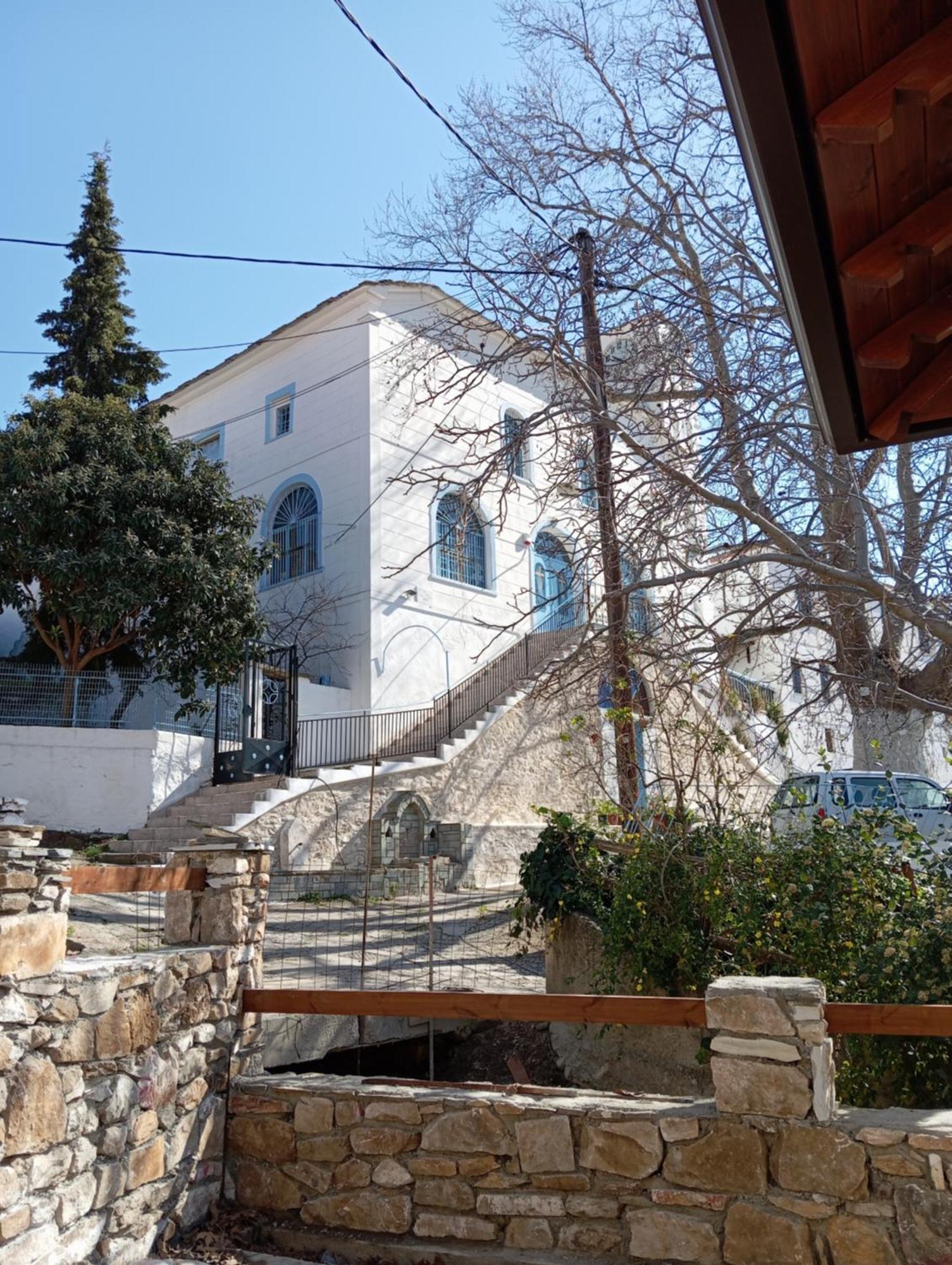 Annousa's House &