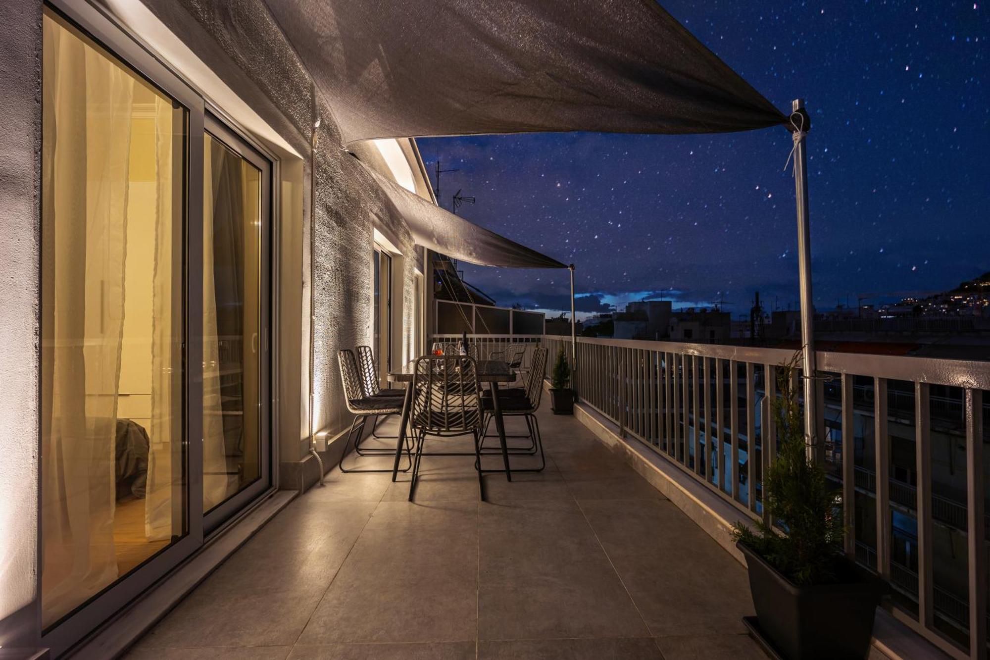Apartment Stunning Rooftop Retreat With Mountain Views *