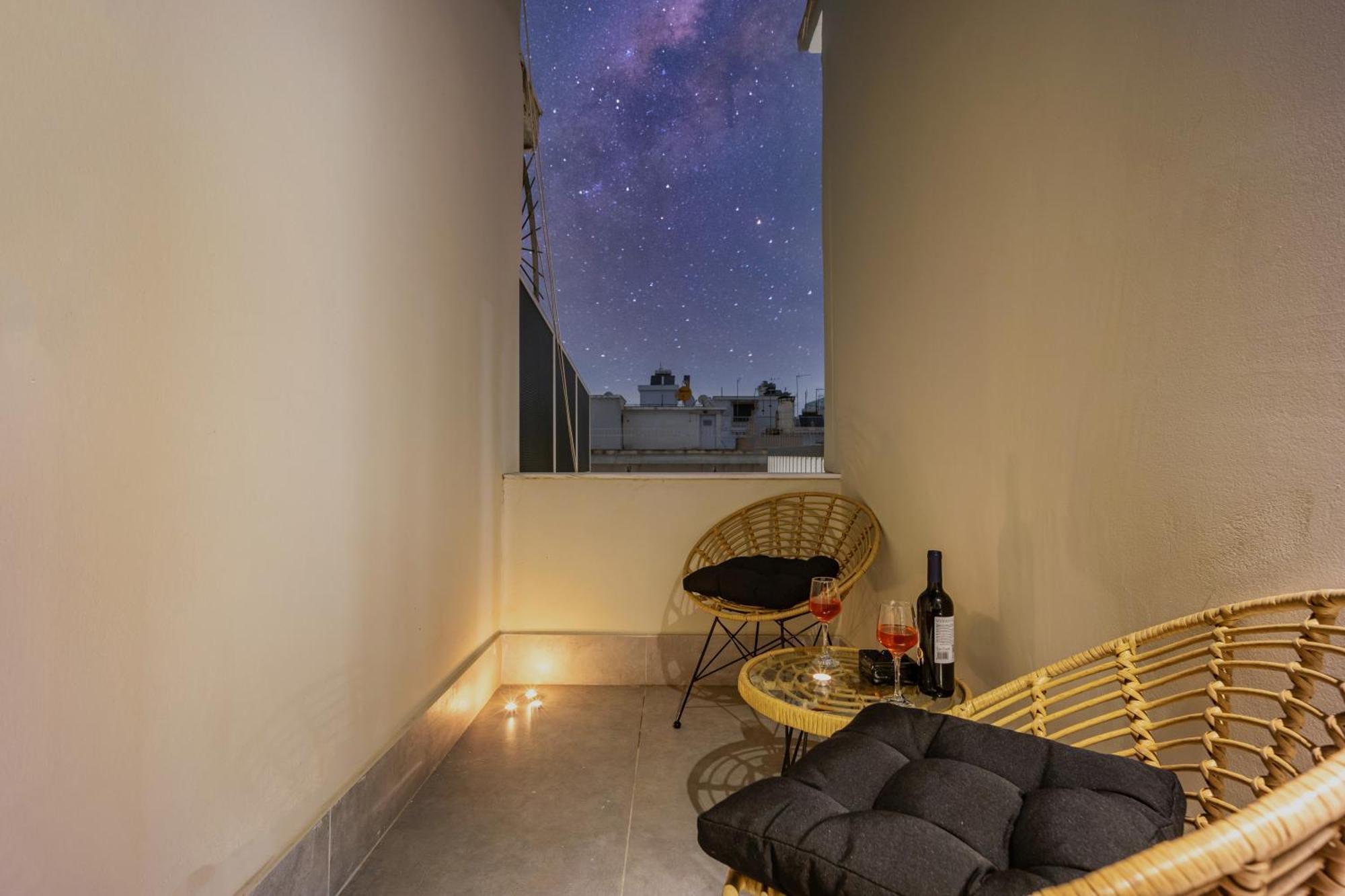 Stunning Rooftop Retreat With Mountain Views Athens