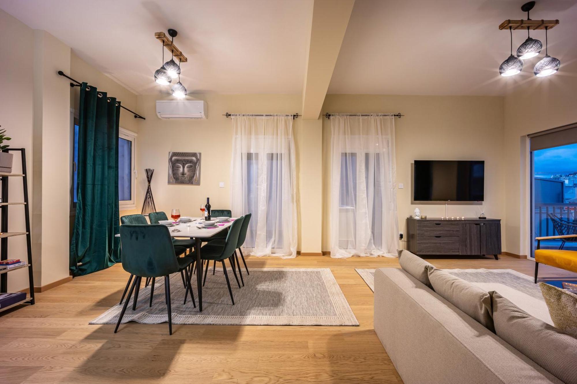 Apartment Stunning Rooftop Retreat With Mountain Views *