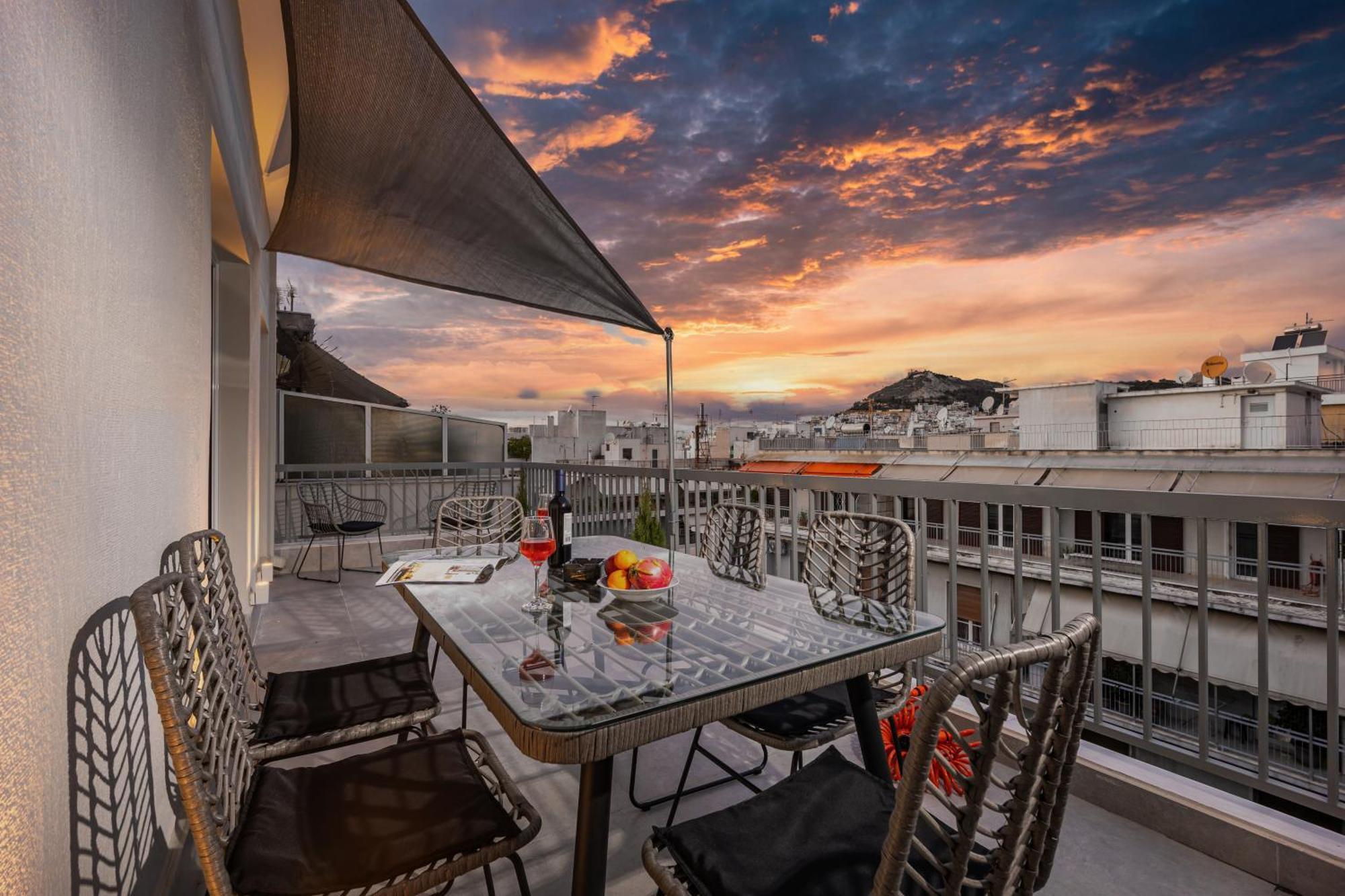 Apartment Stunning Rooftop Retreat With Mountain Views *