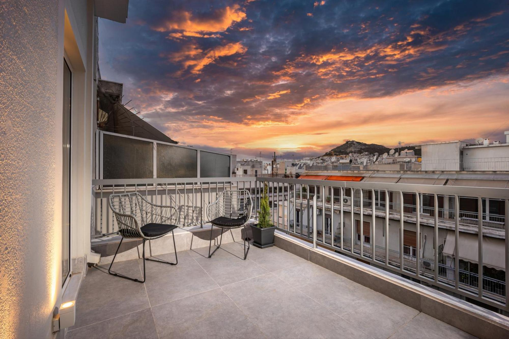 Apartment Stunning Rooftop Retreat With Mountain Views Athens