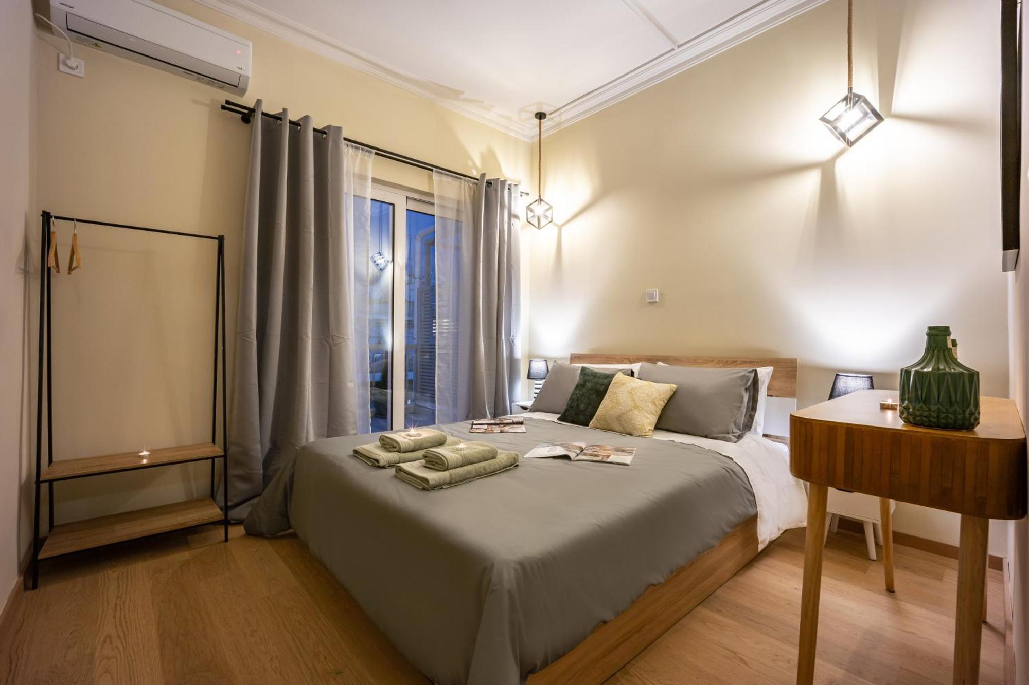 Apartment Stunning Rooftop Retreat With Mountain Views Athens