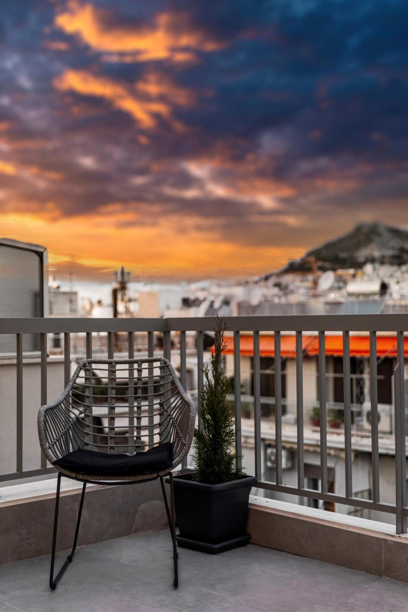 Apartment Stunning Rooftop Retreat With Mountain Views Athens