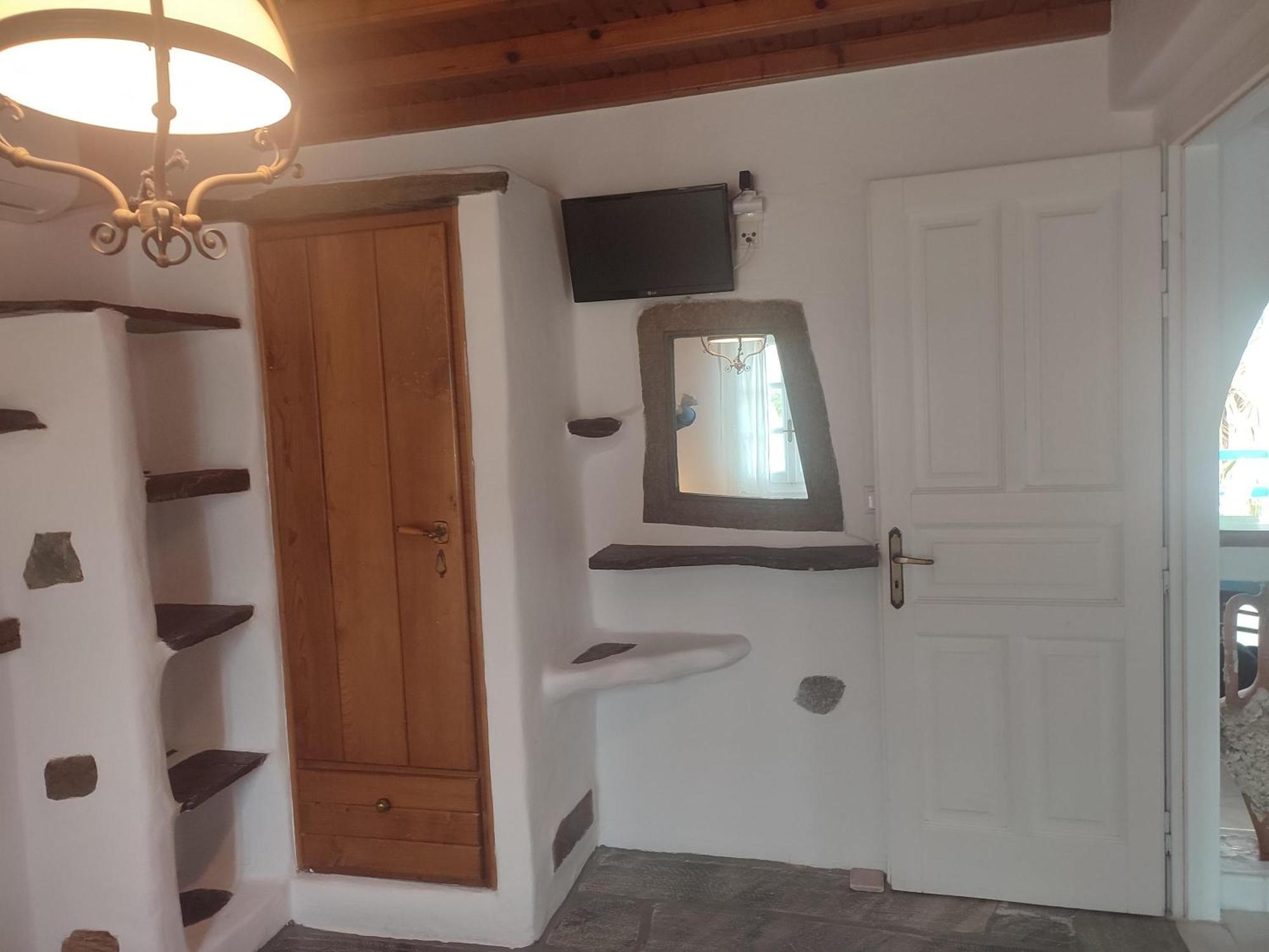 Beachside 2 Bd Stylish Apt W Private Patio * Ornos (Mykonos)