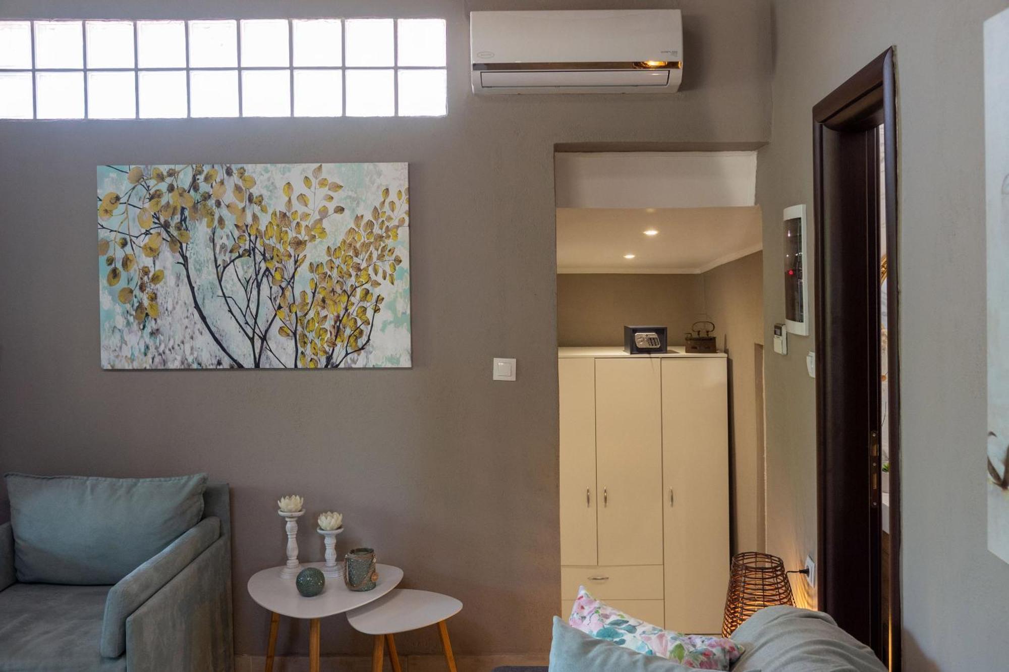 Shada's Pool & Jacuzzi Villa Nea Iraklia