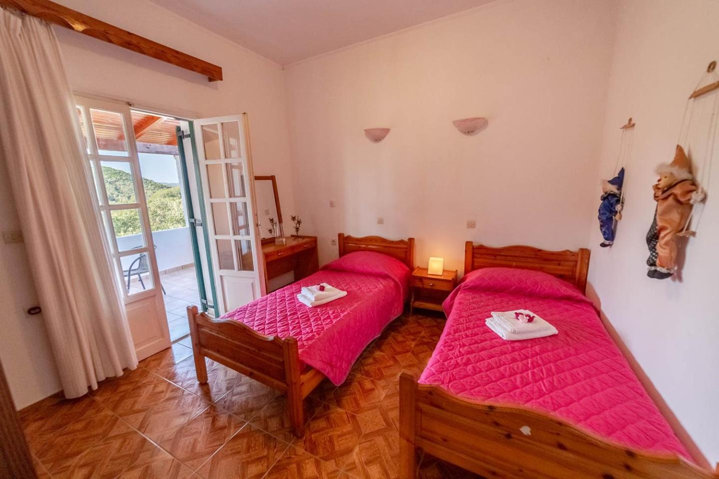 Corfiot With Seaviews To Holiday home *