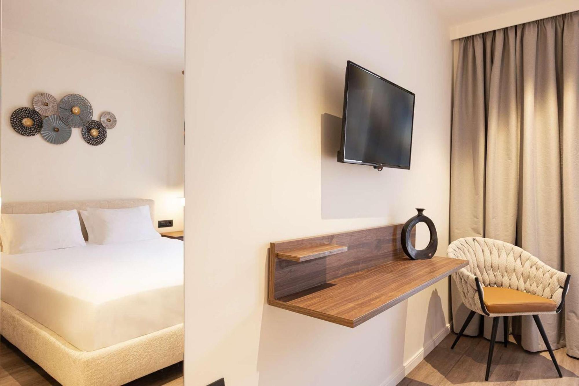 Hotel Aeolis 3*