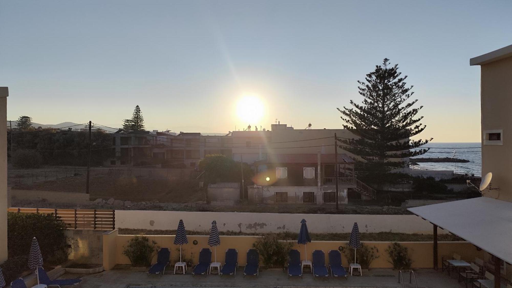 Niros Beachfront * Kokkini Hani