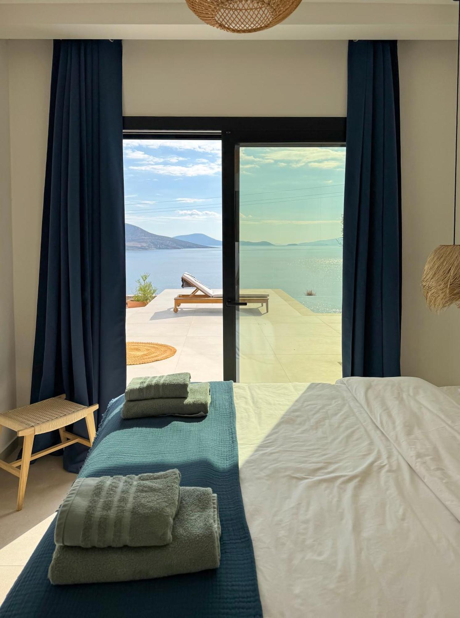 Luxury With Private Infinity Pool And Stunning Sea View Villa *