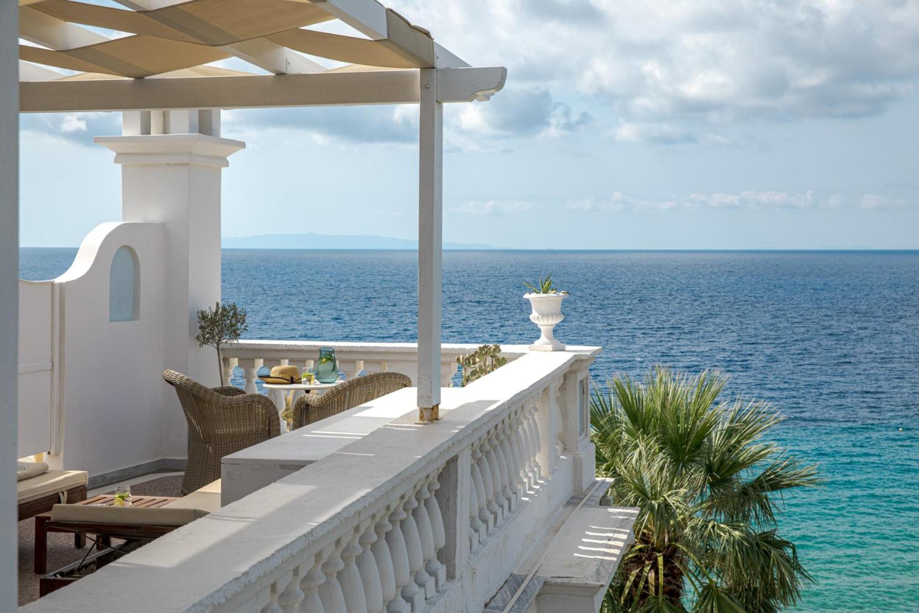 Aneroussa Hotel