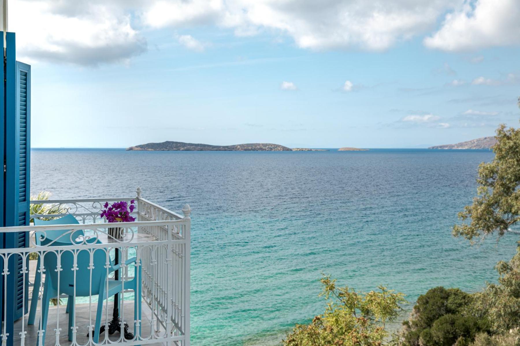 Aneroussa Hotel 3*