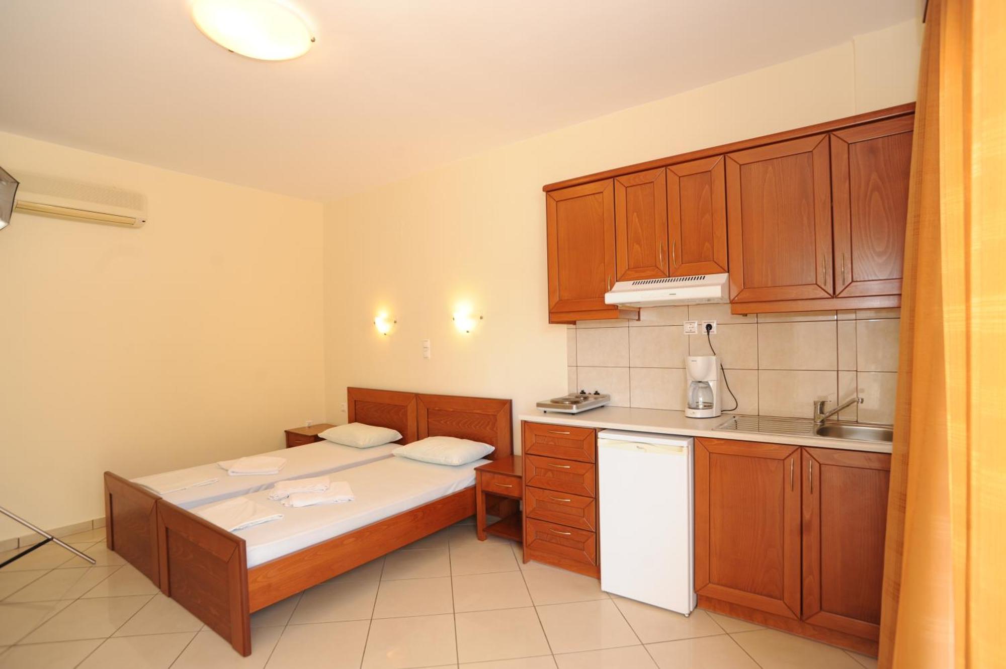 Georgina Aparthotel Agia Marina (Crete)
