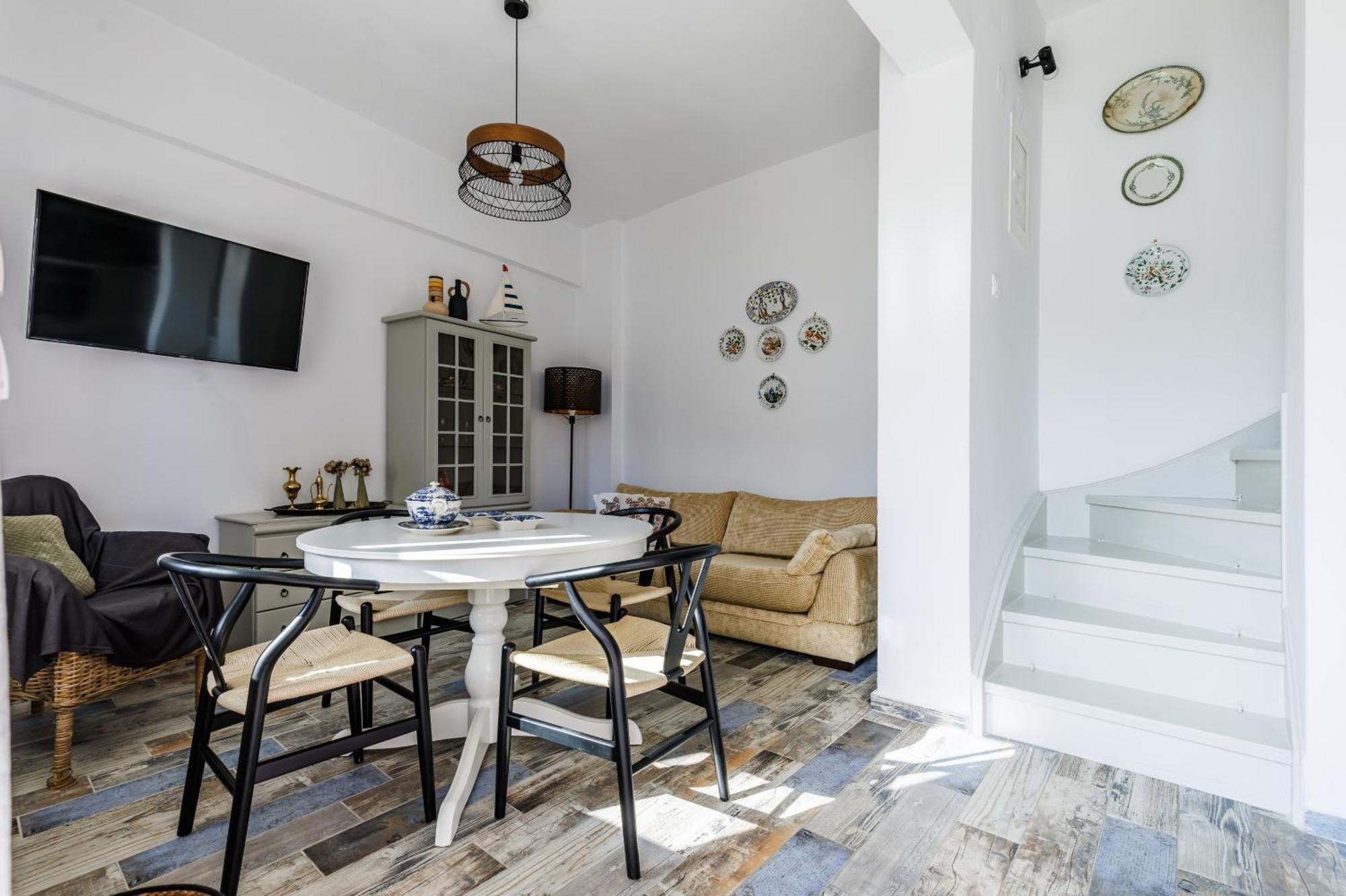 Antonia House