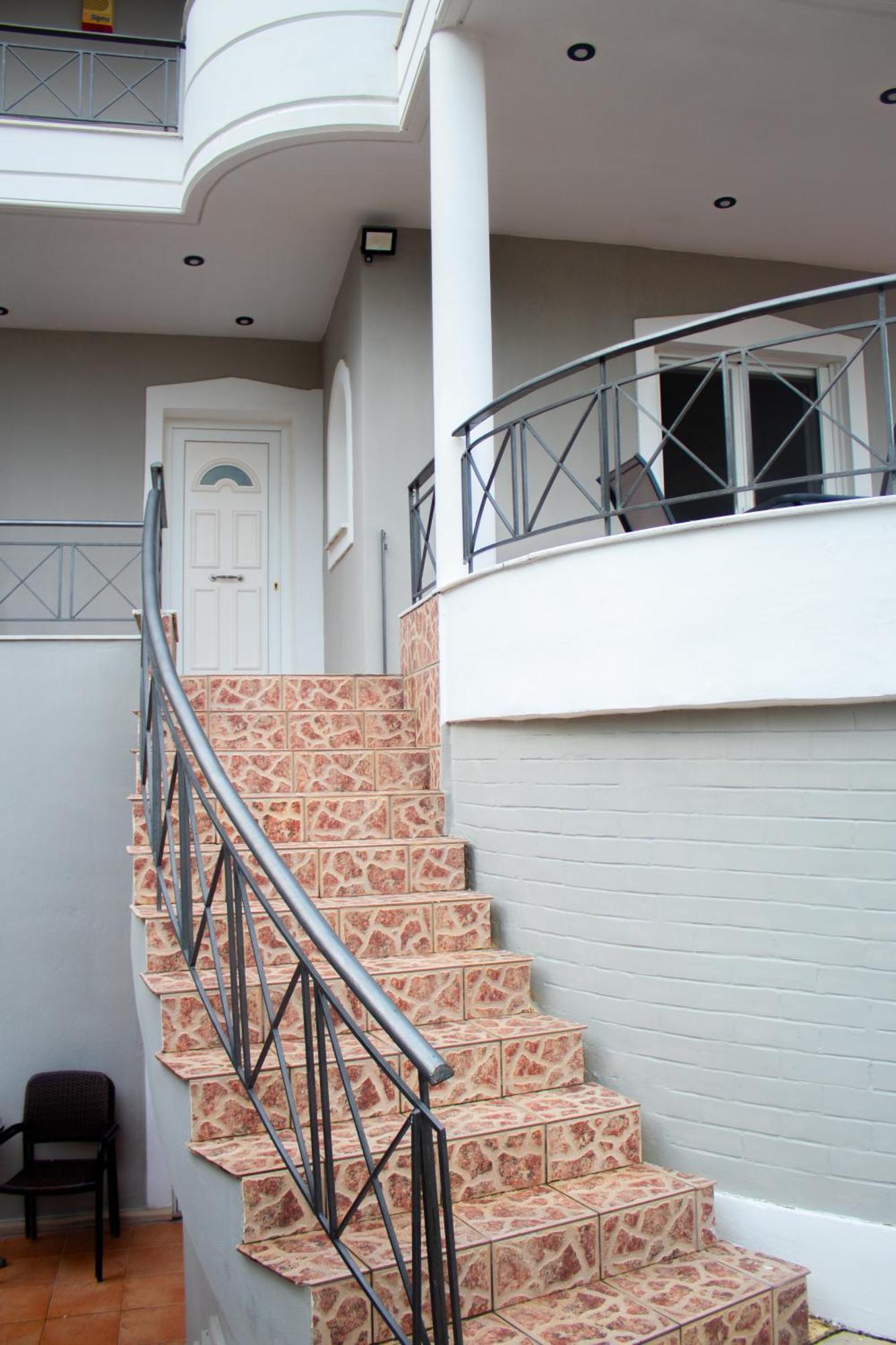 Apartment Emvi Vi Near Airport