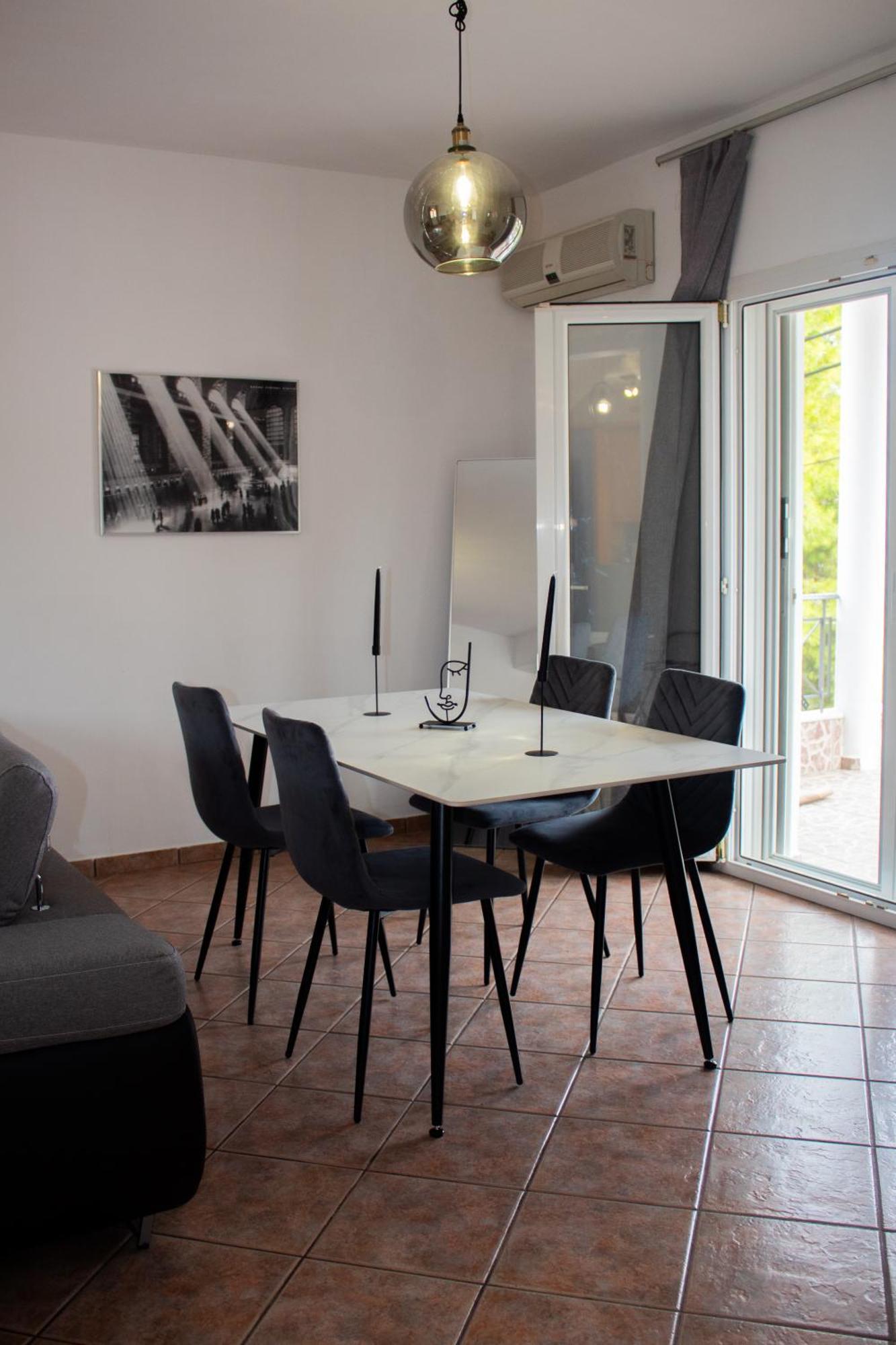 Apartment Emvi Vi Near Airport