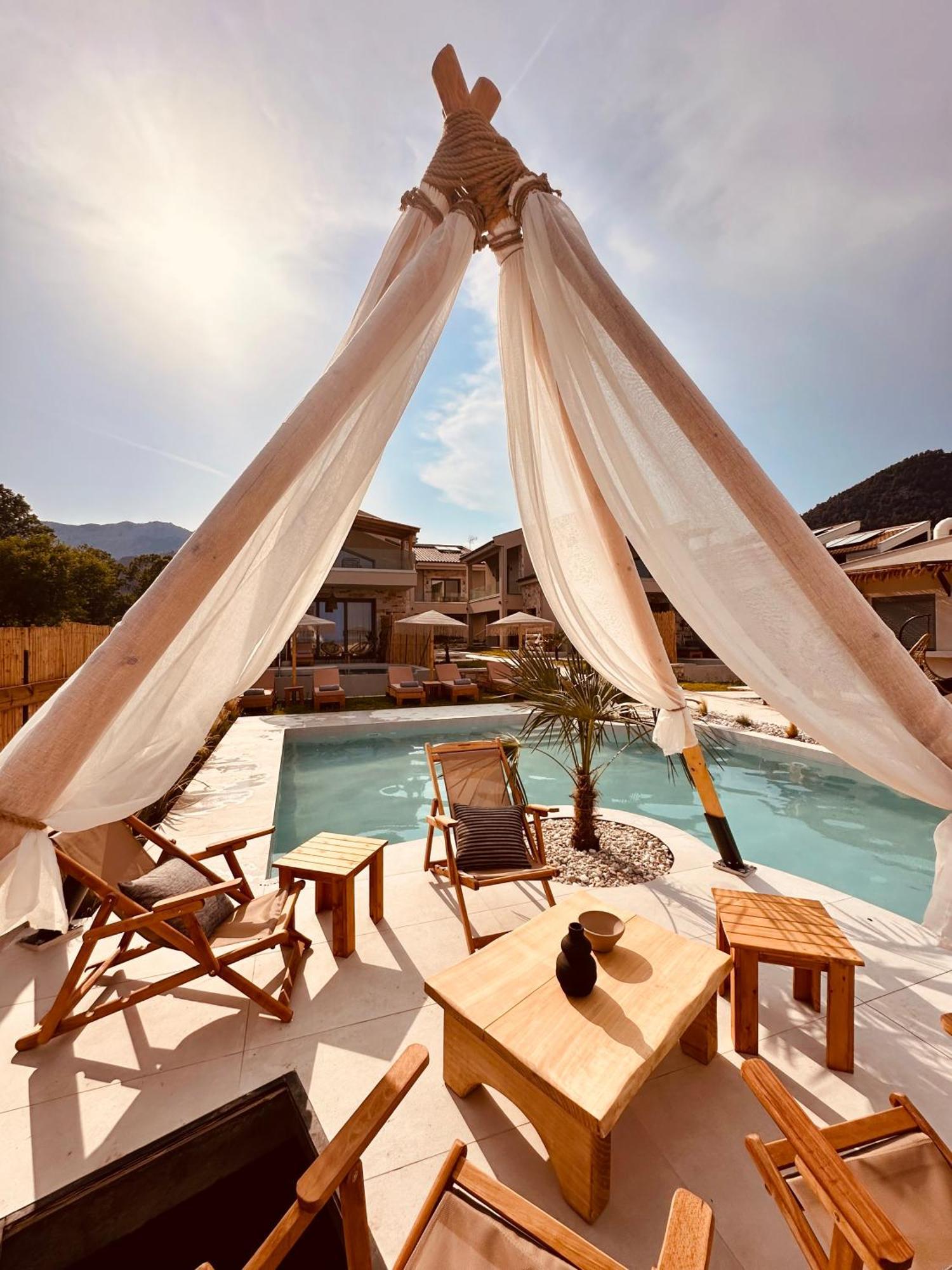Amo Golden Hotel *