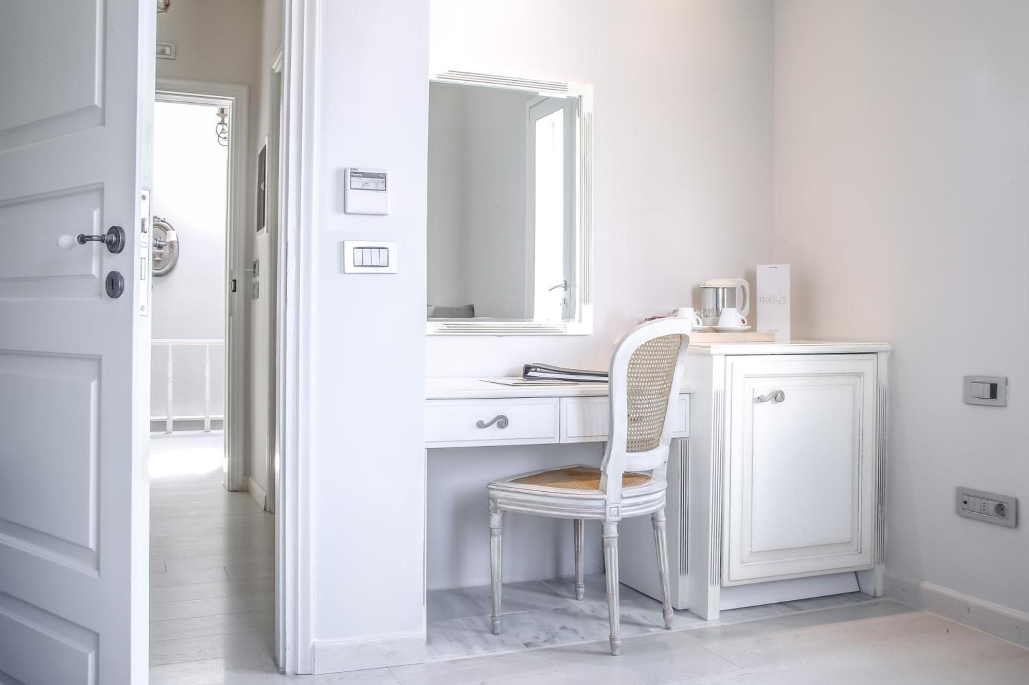 Micra Anglia Boutique & 5* Andros Town