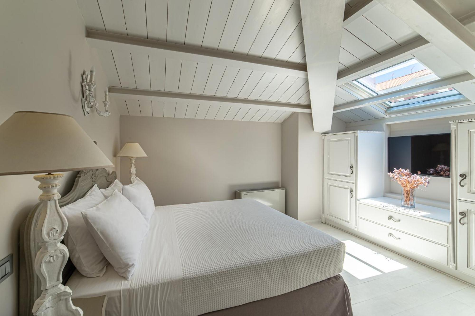 Hotel Micra Anglia Boutique & Andros Town