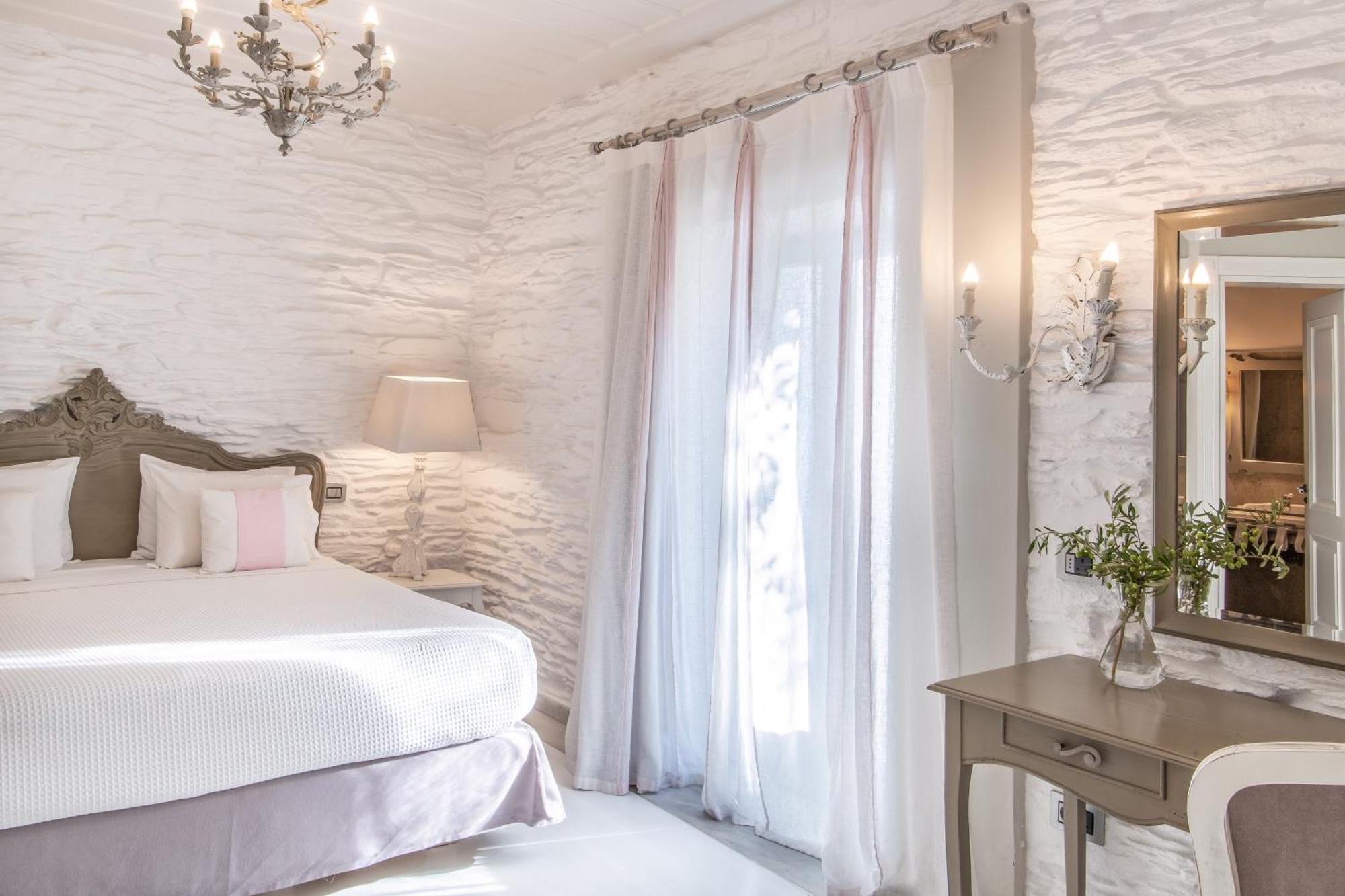 Micra Anglia Boutique & Andros Town